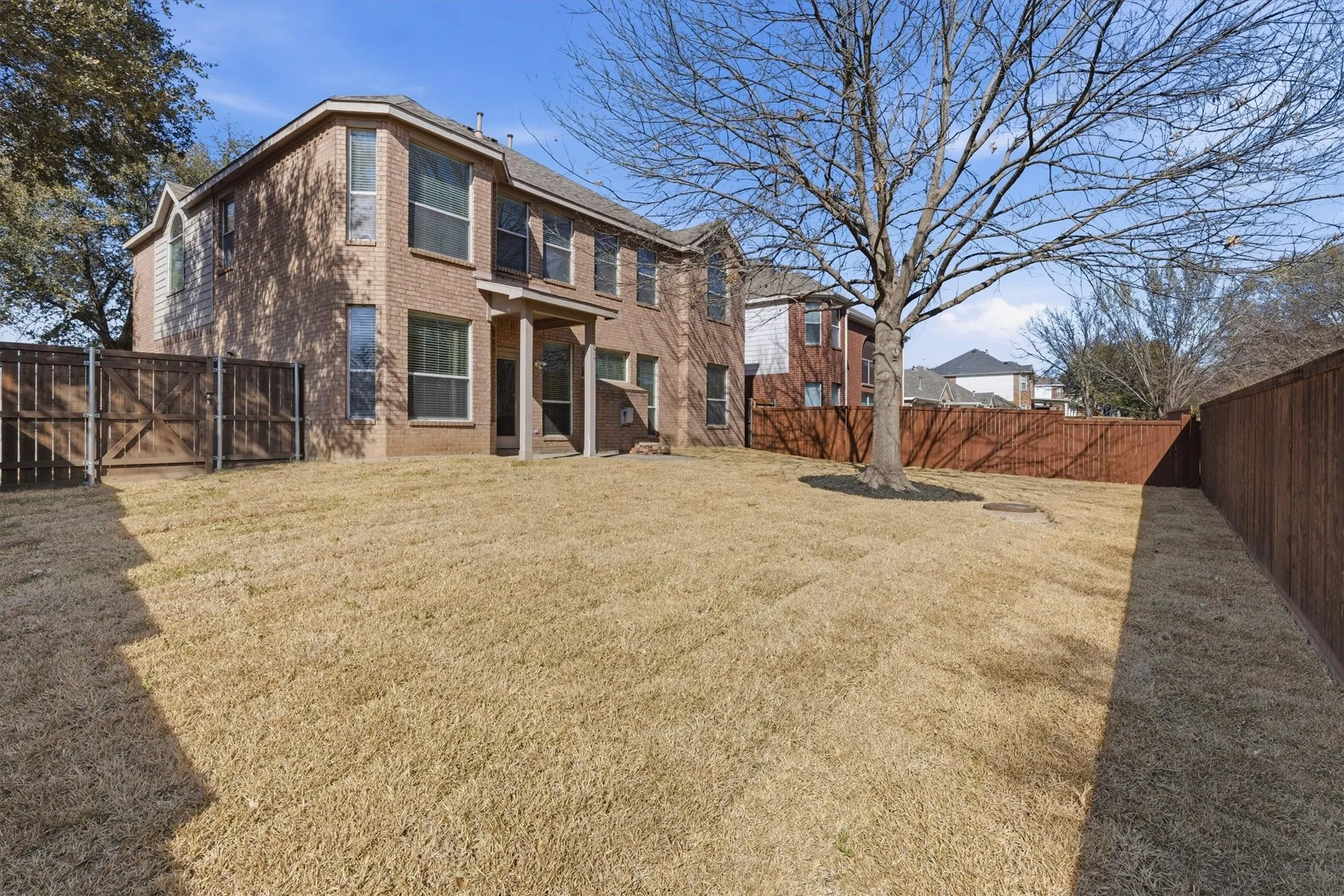 Single Family Residence For Sale in Collin County , 8625 Luzerne Drive, Mc Kinney, Texas 75072, 4 Bedroom, 3 Bathroom, 2 Garage spaces, 2,818 Sqft, built in 2004, mls#21326280, Real Estate Agent in Mc Kinney, Homes For Sale in Collin county, Homes For Sale in Mc Kinney, Realtor in Mc Kinney Texas, Real Estate Brokerage Independent Realty Texas, Luminita Cordes Realtor