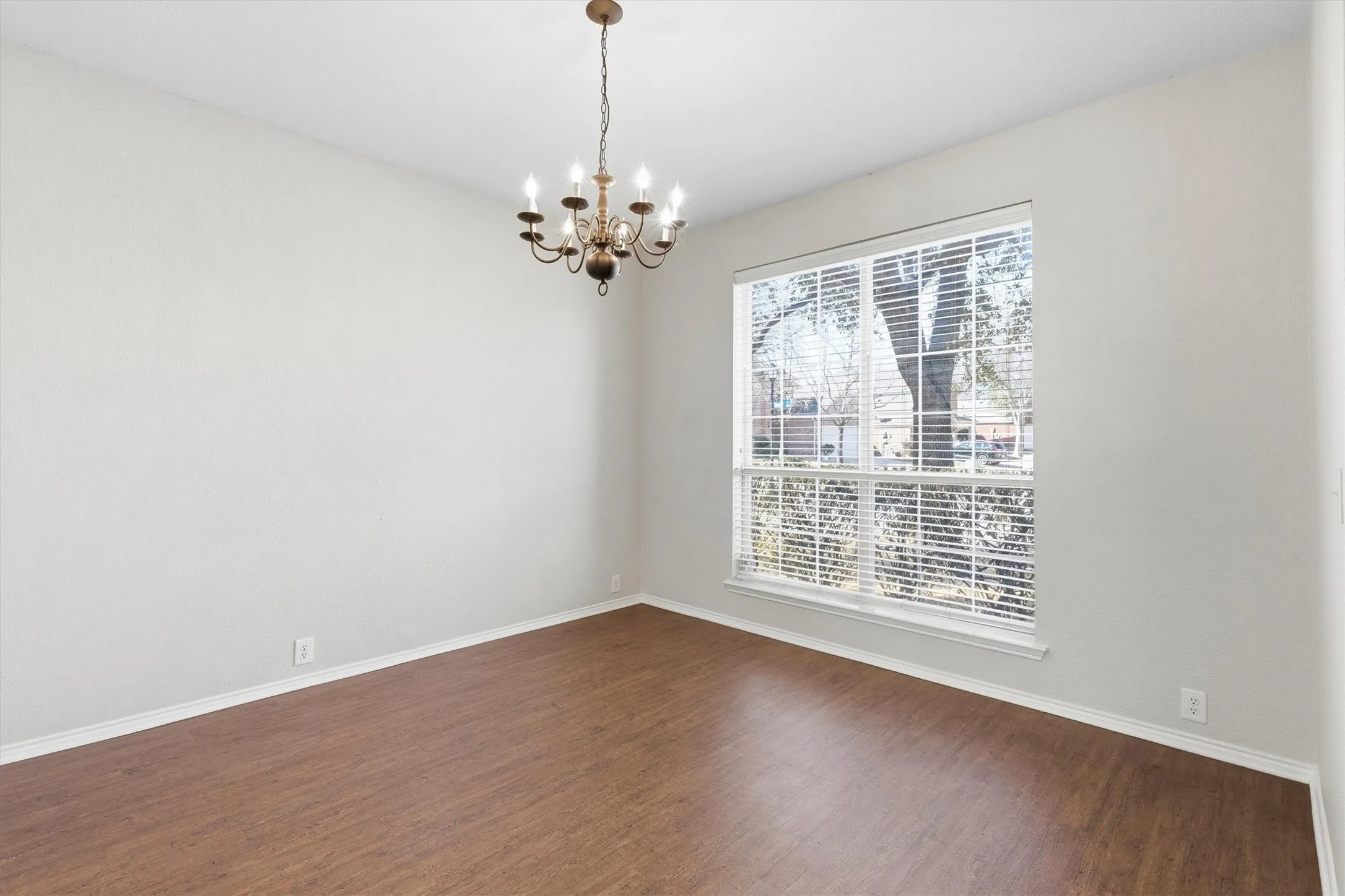 Single Family Residence For Sale in Collin County , 8625 Luzerne Drive, Mc Kinney, Texas 75072, 4 Bedroom, 3 Bathroom, 2 Garage spaces, 2,818 Sqft, built in 2004, mls#21326280, Real Estate Agent in Mc Kinney, Homes For Sale in Collin county, Homes For Sale in Mc Kinney, Realtor in Mc Kinney Texas, Real Estate Brokerage Independent Realty Texas, Luminita Cordes Realtor