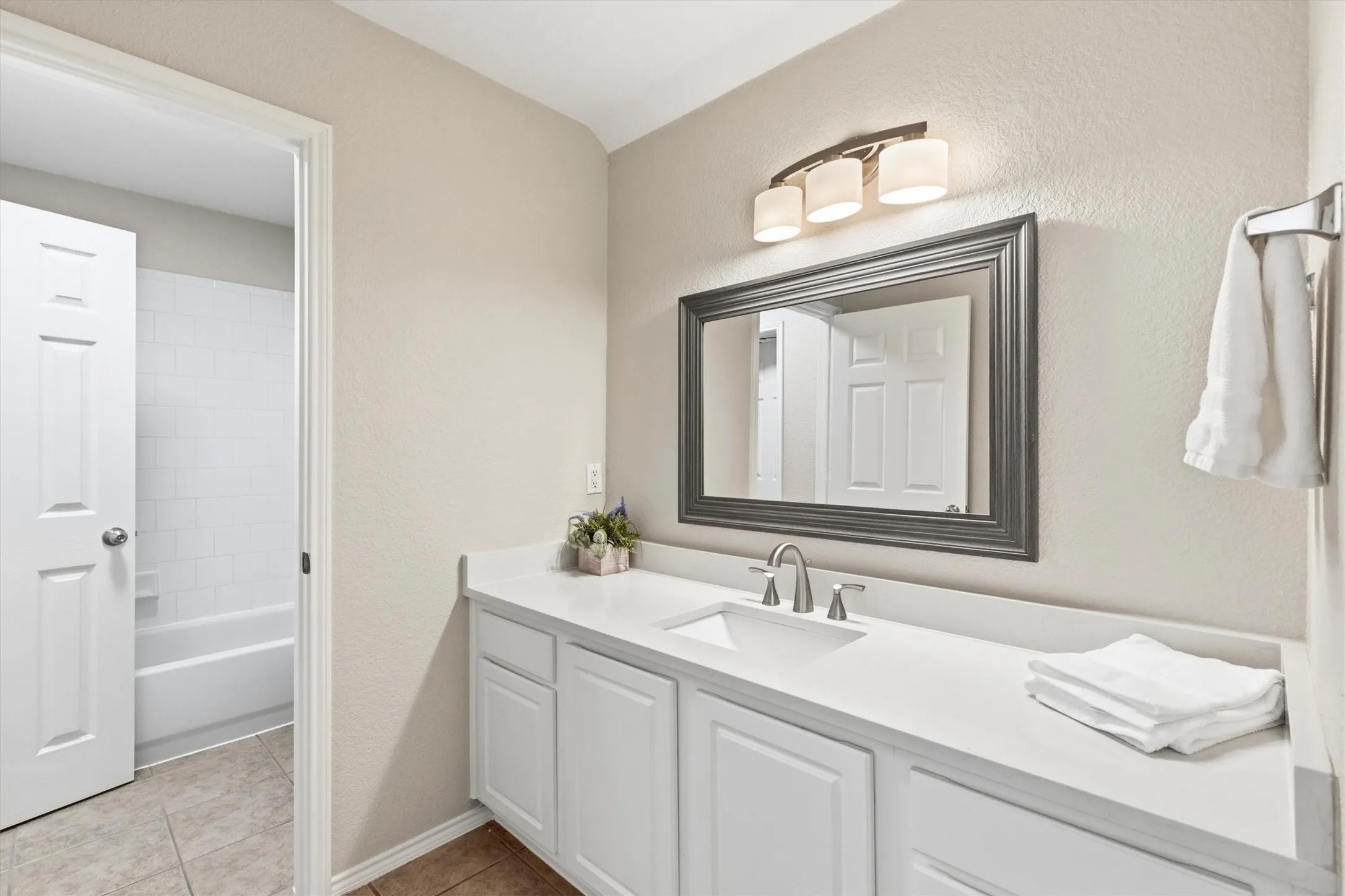 Single Family Residence For Sale in Collin County , 8625 Luzerne Drive, Mc Kinney, Texas 75072, 4 Bedroom, 3 Bathroom, 2 Garage spaces, 2,818 Sqft, built in 2004, mls#21326280, Real Estate Agent in Mc Kinney, Homes For Sale in Collin county, Homes For Sale in Mc Kinney, Realtor in Mc Kinney Texas, Real Estate Brokerage Independent Realty Texas, Luminita Cordes Realtor