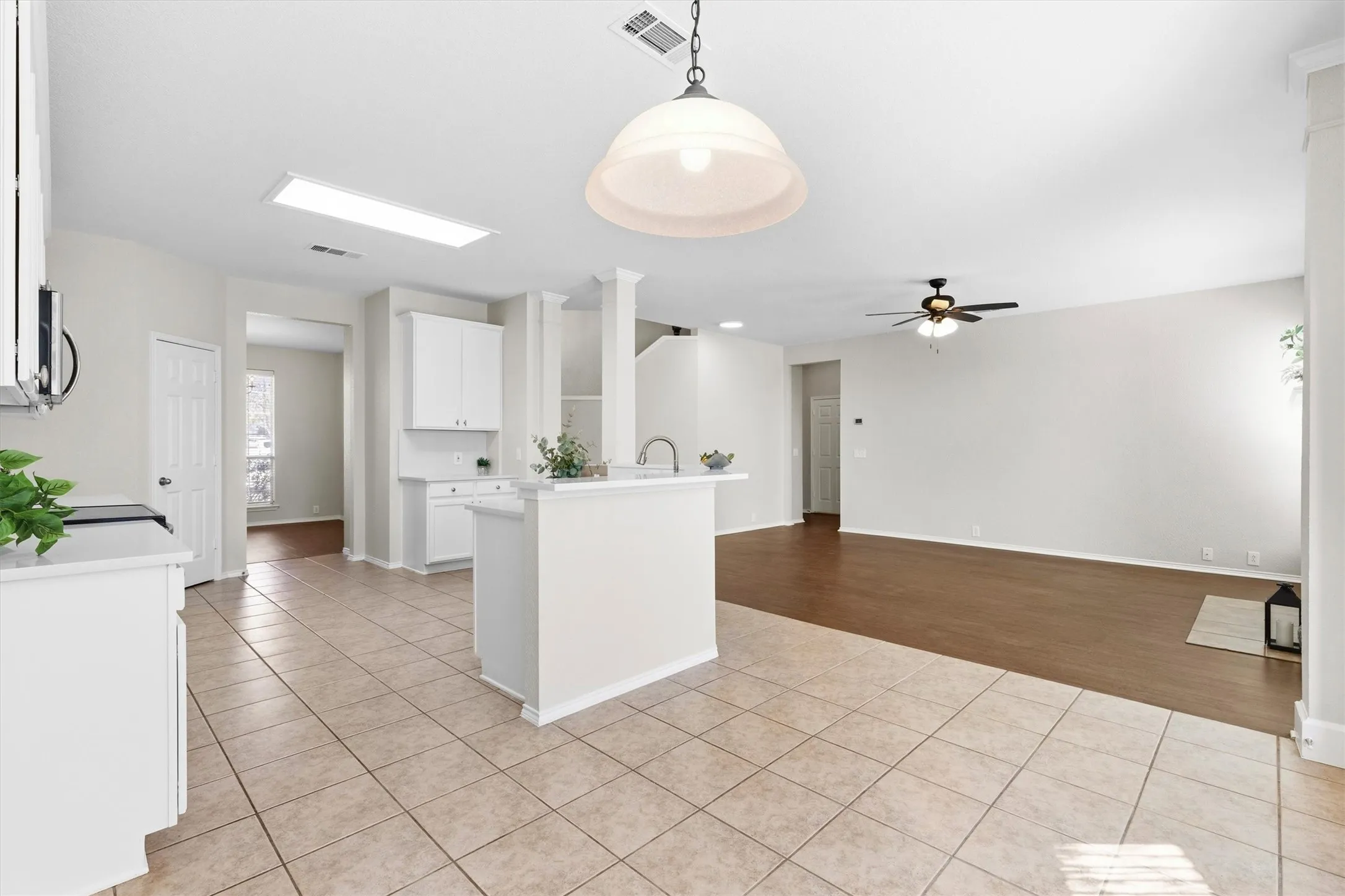 Single Family Residence For Sale in Collin County , 8625 Luzerne Drive, Mc Kinney, Texas 75072, 4 Bedroom, 3 Bathroom, 2 Garage spaces, 2,818 Sqft, built in 2004, mls#21326280, Real Estate Agent in Mc Kinney, Homes For Sale in Collin county, Homes For Sale in Mc Kinney, Realtor in Mc Kinney Texas, Real Estate Brokerage Independent Realty Texas, Luminita Cordes Realtor
