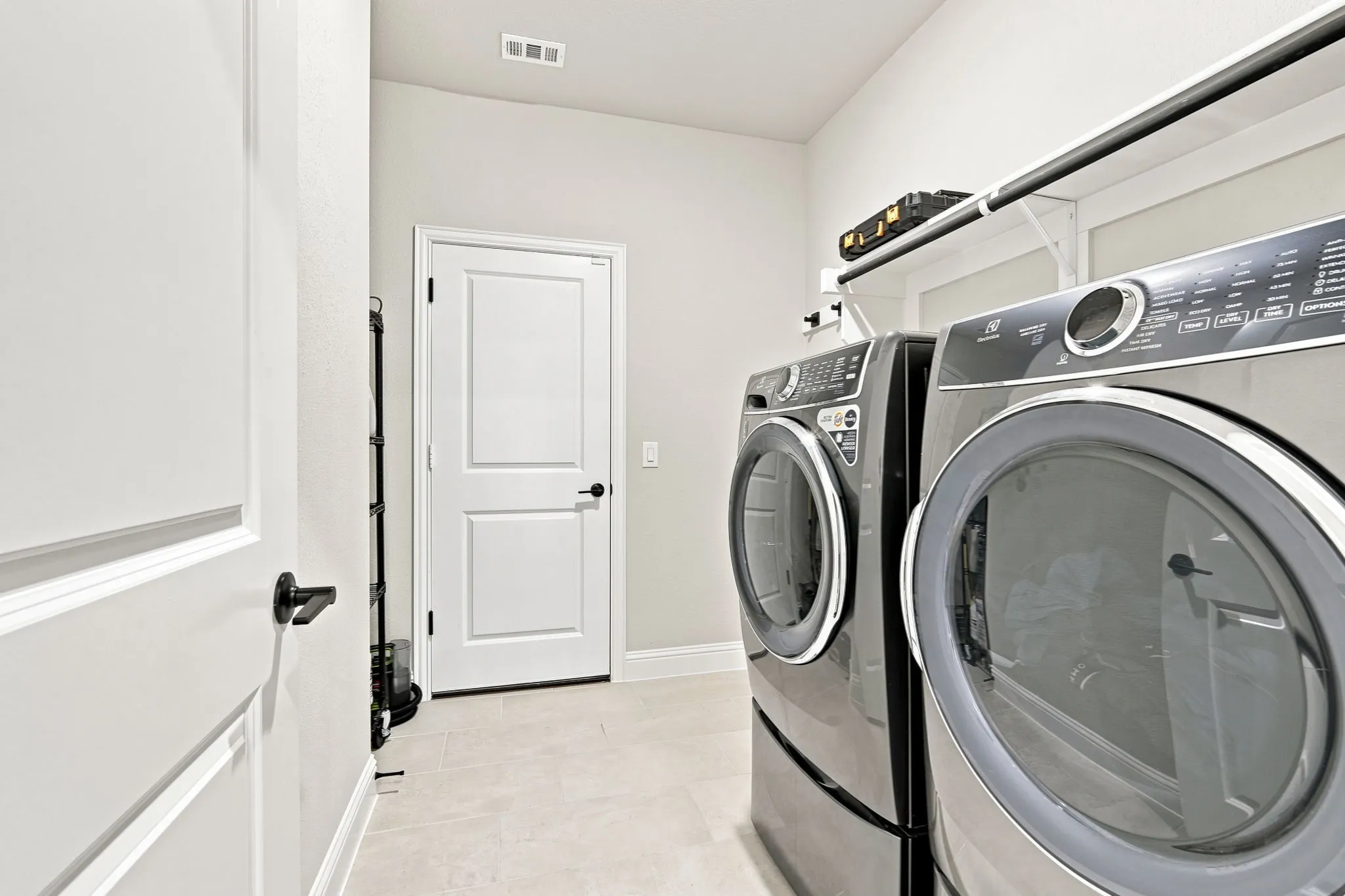 Single Family Residence For Sale in Ellis County , 1133 Cardinal Drive, Midlothian, Texas 76065, 5 Bedroom, 4 Bathroom, 2 Garage spaces, 3,483 Sqft, built in 2024, mls#21325943, Real Estate Agent in Midlothian, Homes For Sale in Ellis county, Homes For Sale in Midlothian, Realtor in Midlothian Texas, Real Estate Brokerage Independent Realty Texas, Luminita Cordes Realtor