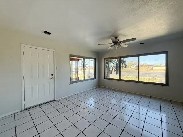 Single Family Residence For Sale in Ector County , 1402 E 42nd Street, Odessa, Texas 79762, 3 Bedroom, 2 Bathroom, Garage spaces, 1,155 Sqft, built in 1955, mls#21326394, Real Estate Agent in Odessa, Homes For Sale in Ector county, Homes For Sale in Odessa, Realtor in Odessa Texas, Real Estate Brokerage Independent Realty Texas, Luminita Cordes Realtor