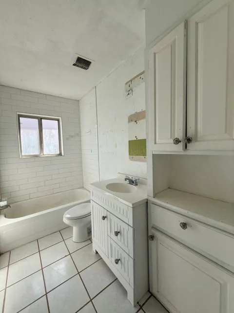 Single Family Residence For Sale in Ector County , 1402 E 42nd Street, Odessa, Texas 79762, 3 Bedroom, 2 Bathroom, Garage spaces, 1,155 Sqft, built in 1955, mls#21326394, Real Estate Agent in Odessa, Homes For Sale in Ector county, Homes For Sale in Odessa, Realtor in Odessa Texas, Real Estate Brokerage Independent Realty Texas, Luminita Cordes Realtor