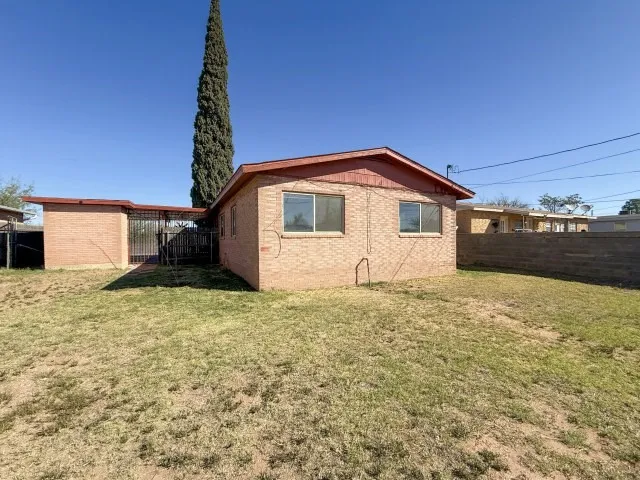 Single Family Residence For Sale in Ector County , 1402 E 42nd Street, Odessa, Texas 79762, 3 Bedroom, 2 Bathroom, Garage spaces, 1,155 Sqft, built in 1955, mls#21326394, Real Estate Agent in Odessa, Homes For Sale in Ector county, Homes For Sale in Odessa, Realtor in Odessa Texas, Real Estate Brokerage Independent Realty Texas, Luminita Cordes Realtor