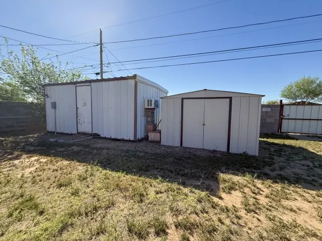 Single Family Residence For Sale in Ector County , 1402 E 42nd Street, Odessa, Texas 79762, 3 Bedroom, 2 Bathroom, Garage spaces, 1,155 Sqft, built in 1955, mls#21326394, Real Estate Agent in Odessa, Homes For Sale in Ector county, Homes For Sale in Odessa, Realtor in Odessa Texas, Real Estate Brokerage Independent Realty Texas, Luminita Cordes Realtor
