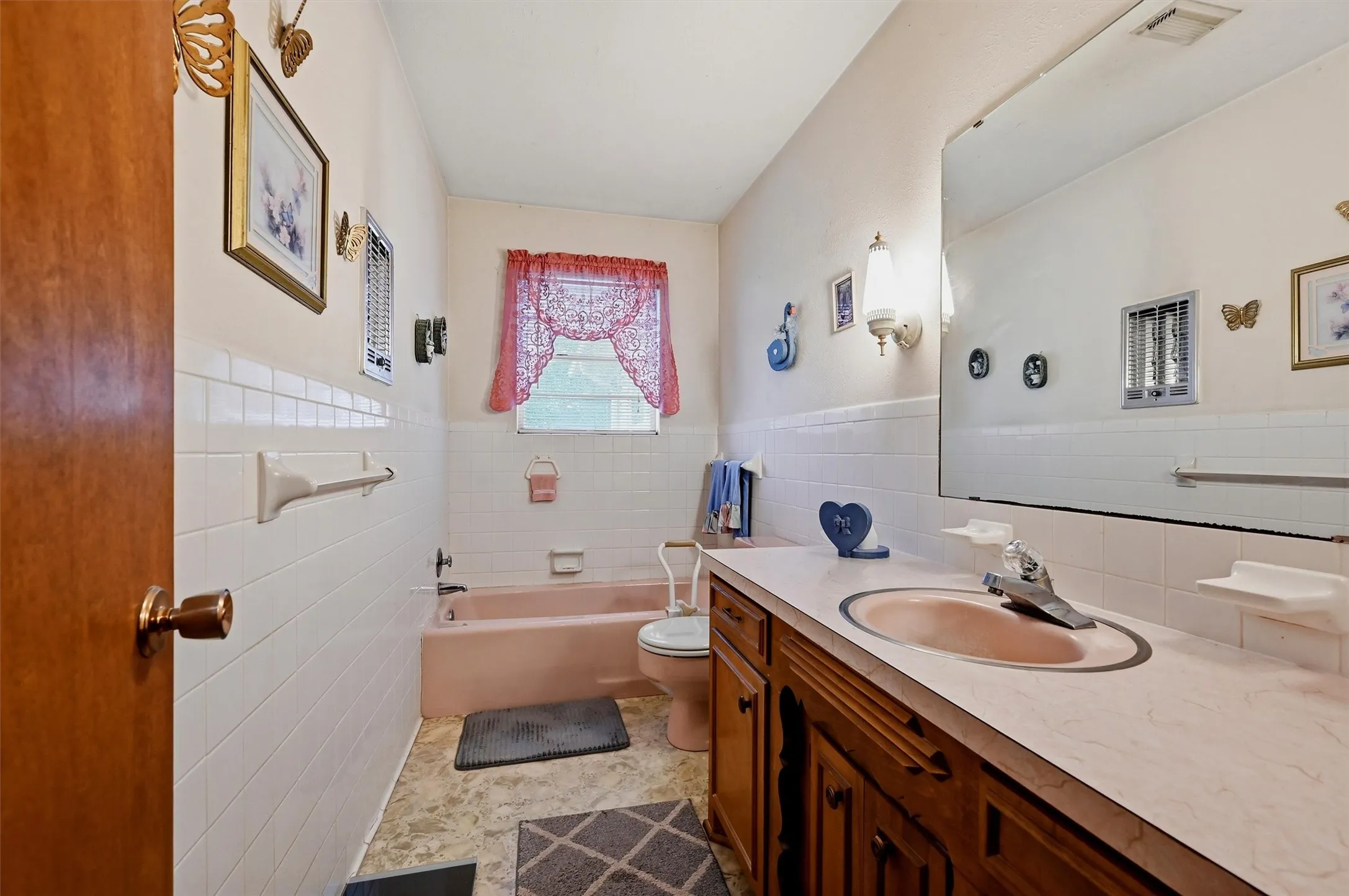 Single Family Residence For Sale in Grayson County , 3751 Hwy 289, Dorchester, Texas 75459, 3 Bedroom, 2 Bathroom, 2 Garage spaces, 1,734 Sqft, built in 1969, mls#21324741, Real Estate Agent in Dorchester, Homes For Sale in Grayson county, Homes For Sale in Dorchester, Realtor in Dorchester Texas, Real Estate Brokerage Independent Realty Texas, Luminita Cordes Realtor