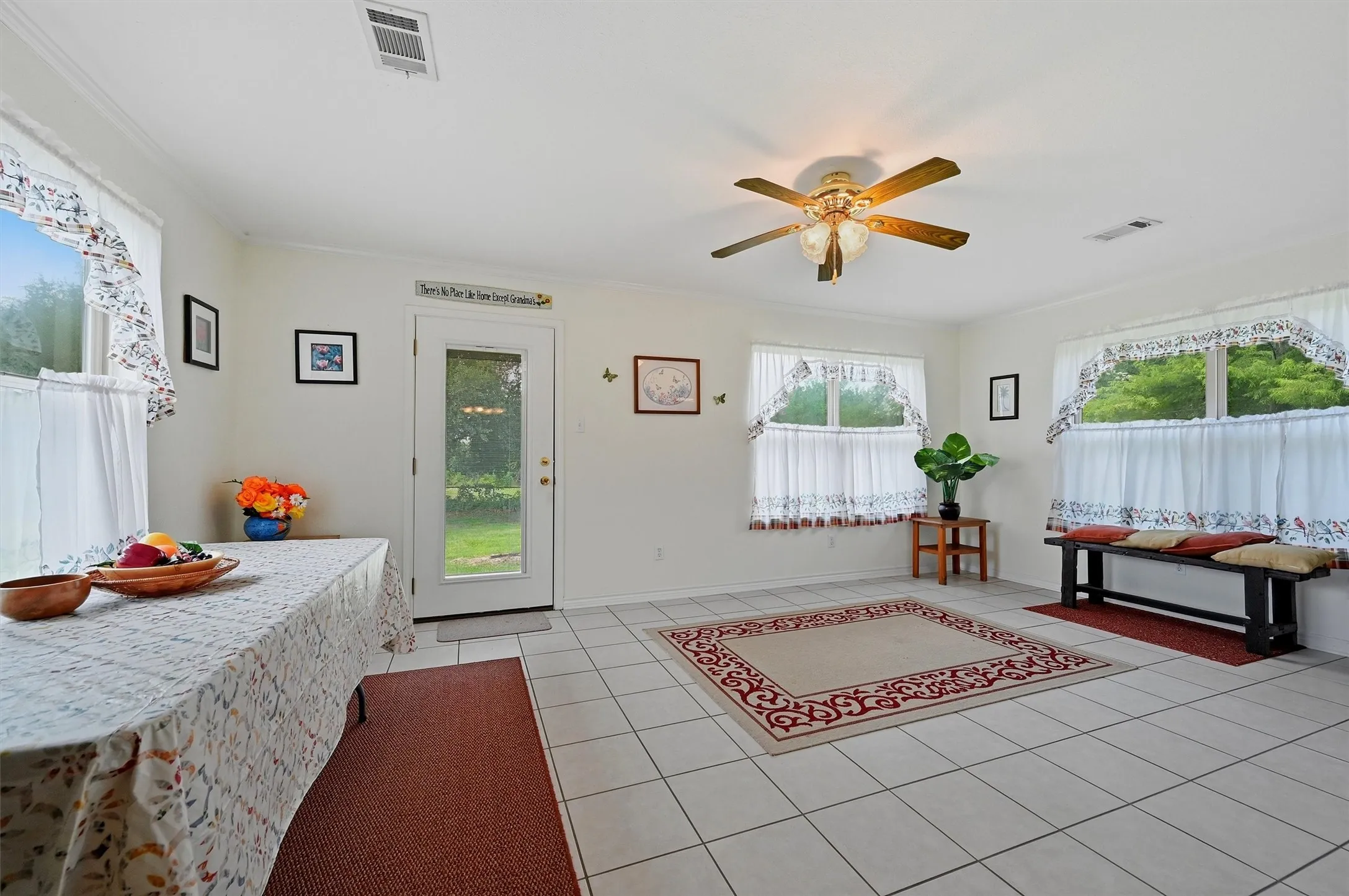 Single Family Residence For Sale in Grayson County , 3751 Hwy 289, Dorchester, Texas 75459, 3 Bedroom, 2 Bathroom, 2 Garage spaces, 1,734 Sqft, built in 1969, mls#21324741, Real Estate Agent in Dorchester, Homes For Sale in Grayson county, Homes For Sale in Dorchester, Realtor in Dorchester Texas, Real Estate Brokerage Independent Realty Texas, Luminita Cordes Realtor