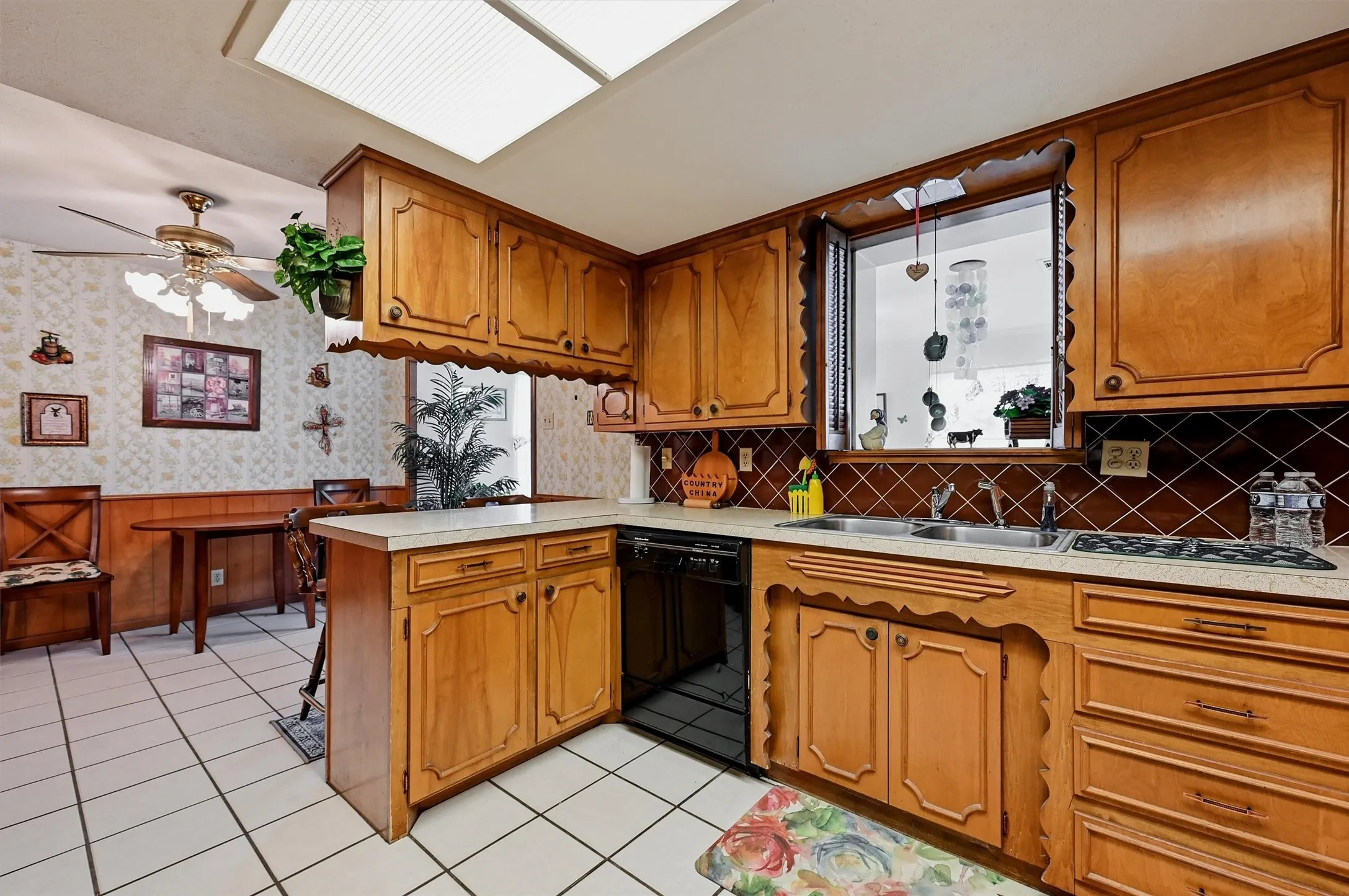 Single Family Residence For Sale in Grayson County , 3751 Hwy 289, Dorchester, Texas 75459, 3 Bedroom, 2 Bathroom, 2 Garage spaces, 1,734 Sqft, built in 1969, mls#21324741, Real Estate Agent in Dorchester, Homes For Sale in Grayson county, Homes For Sale in Dorchester, Realtor in Dorchester Texas, Real Estate Brokerage Independent Realty Texas, Luminita Cordes Realtor