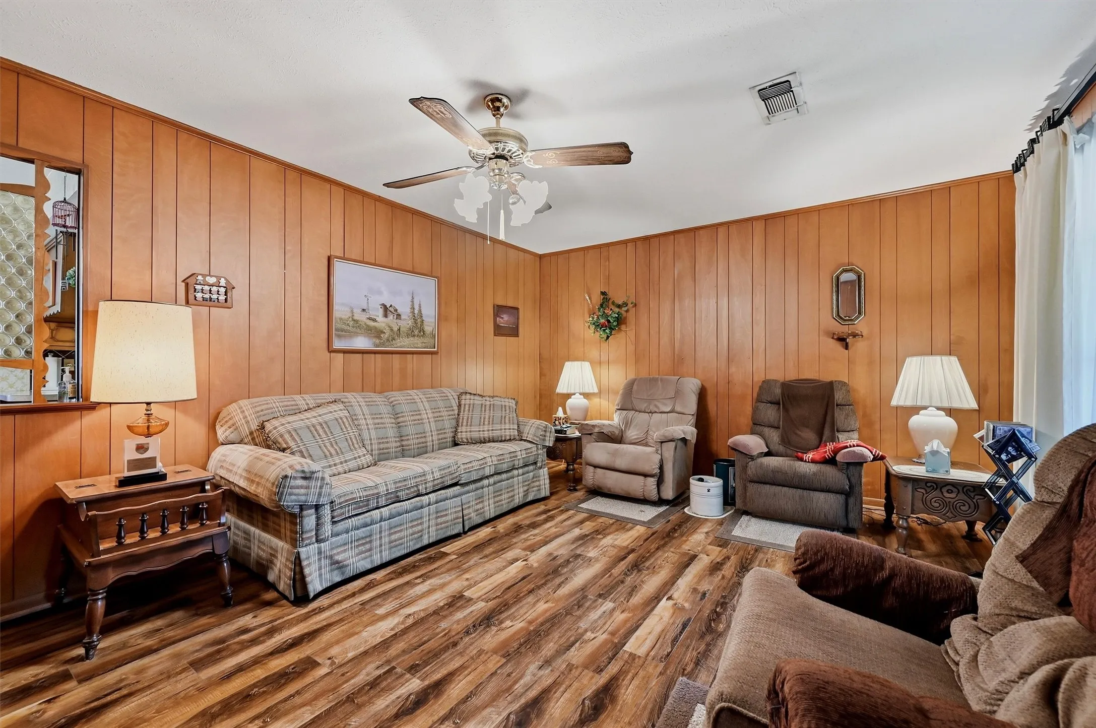 Single Family Residence For Sale in Grayson County , 3751 Hwy 289, Dorchester, Texas 75459, 3 Bedroom, 2 Bathroom, 2 Garage spaces, 1,734 Sqft, built in 1969, mls#21324741, Real Estate Agent in Dorchester, Homes For Sale in Grayson county, Homes For Sale in Dorchester, Realtor in Dorchester Texas, Real Estate Brokerage Independent Realty Texas, Luminita Cordes Realtor