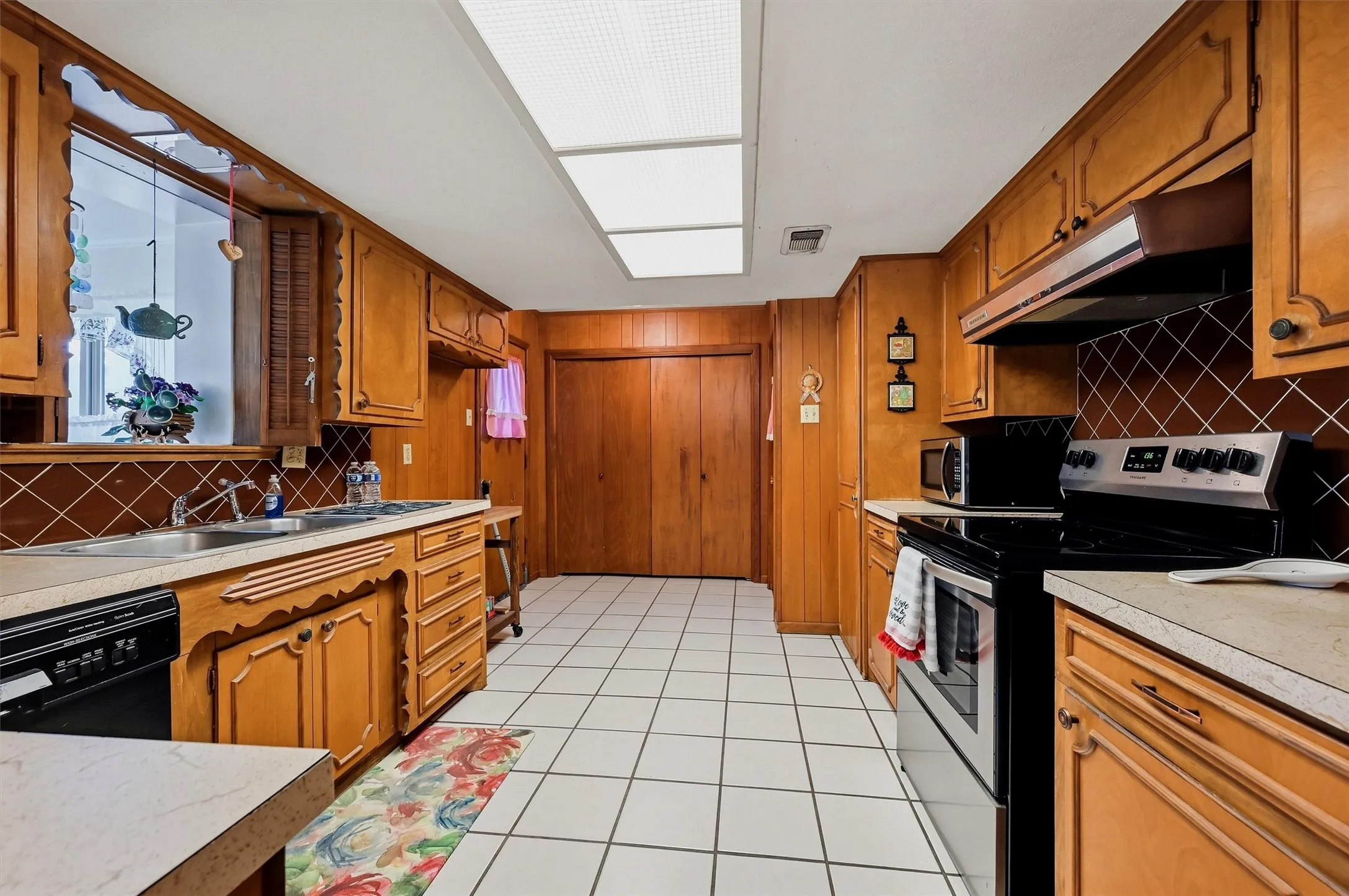 Single Family Residence For Sale in Grayson County , 3751 Hwy 289, Dorchester, Texas 75459, 3 Bedroom, 2 Bathroom, 2 Garage spaces, 1,734 Sqft, built in 1969, mls#21324741, Real Estate Agent in Dorchester, Homes For Sale in Grayson county, Homes For Sale in Dorchester, Realtor in Dorchester Texas, Real Estate Brokerage Independent Realty Texas, Luminita Cordes Realtor