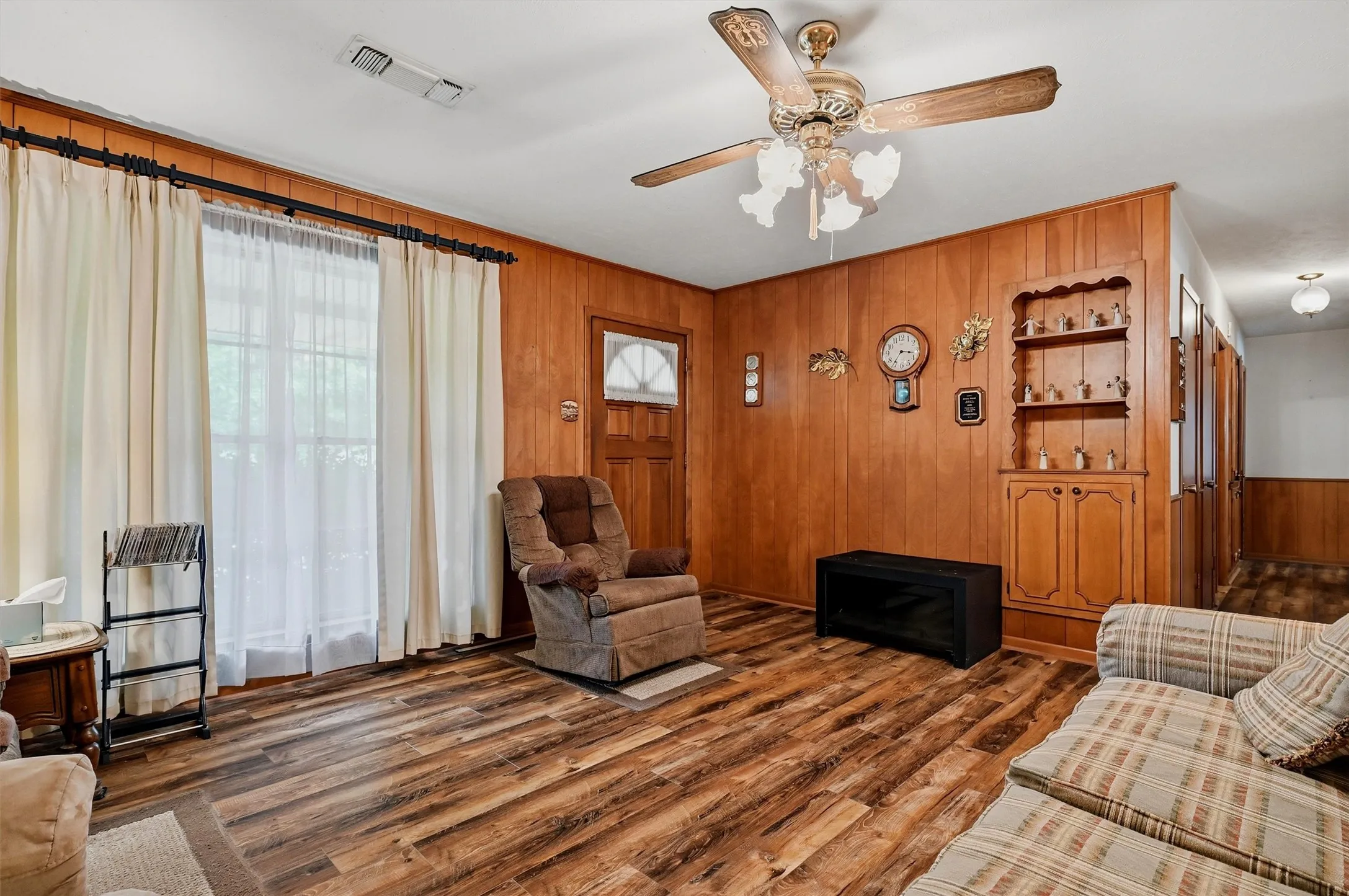 Single Family Residence For Sale in Grayson County , 3751 Hwy 289, Dorchester, Texas 75459, 3 Bedroom, 2 Bathroom, 2 Garage spaces, 1,734 Sqft, built in 1969, mls#21324741, Real Estate Agent in Dorchester, Homes For Sale in Grayson county, Homes For Sale in Dorchester, Realtor in Dorchester Texas, Real Estate Brokerage Independent Realty Texas, Luminita Cordes Realtor