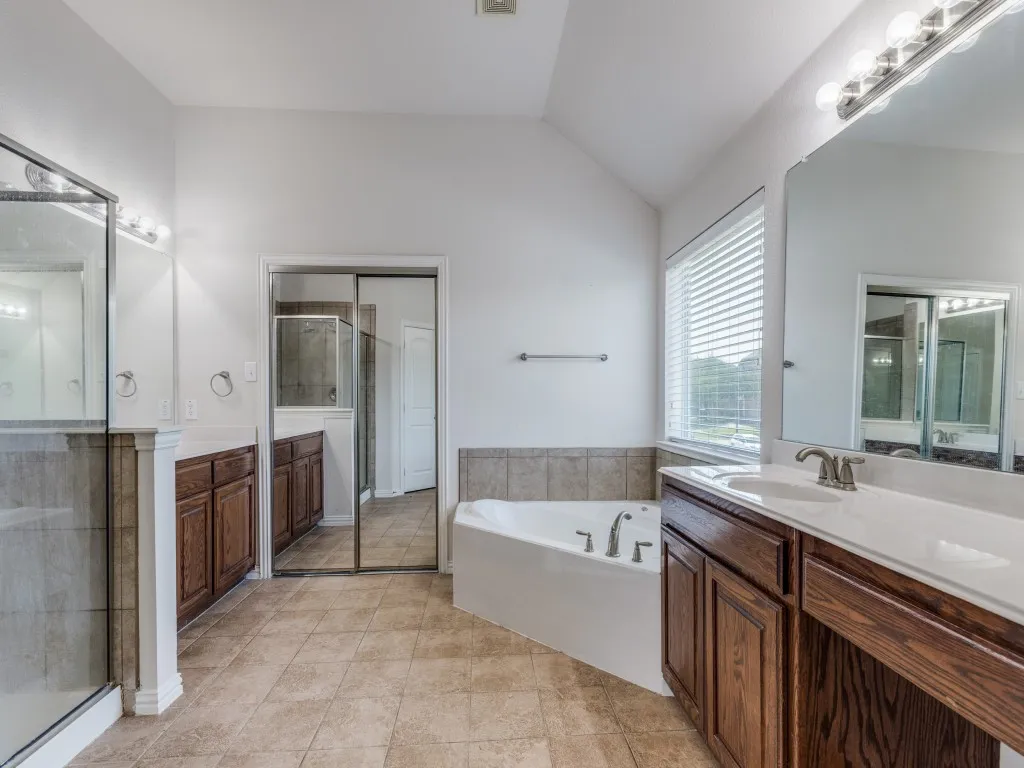 Single Family Residence For Rent in Denton County , 2965 Lakemont Drive, Little Elm, Texas 75068, 4 Bedroom, 4 Bathroom, 3 Garage spaces, 3,488 Sqft, built in 2009, mls#21318484, Real Estate Agent in Little Elm, Homes For Rent in Denton county, Homes For Rent in Little Elm, Realtor in Little Elm Texas, Real Estate Brokerage Independent Realty Texas, Luminita Cordes Realtor
