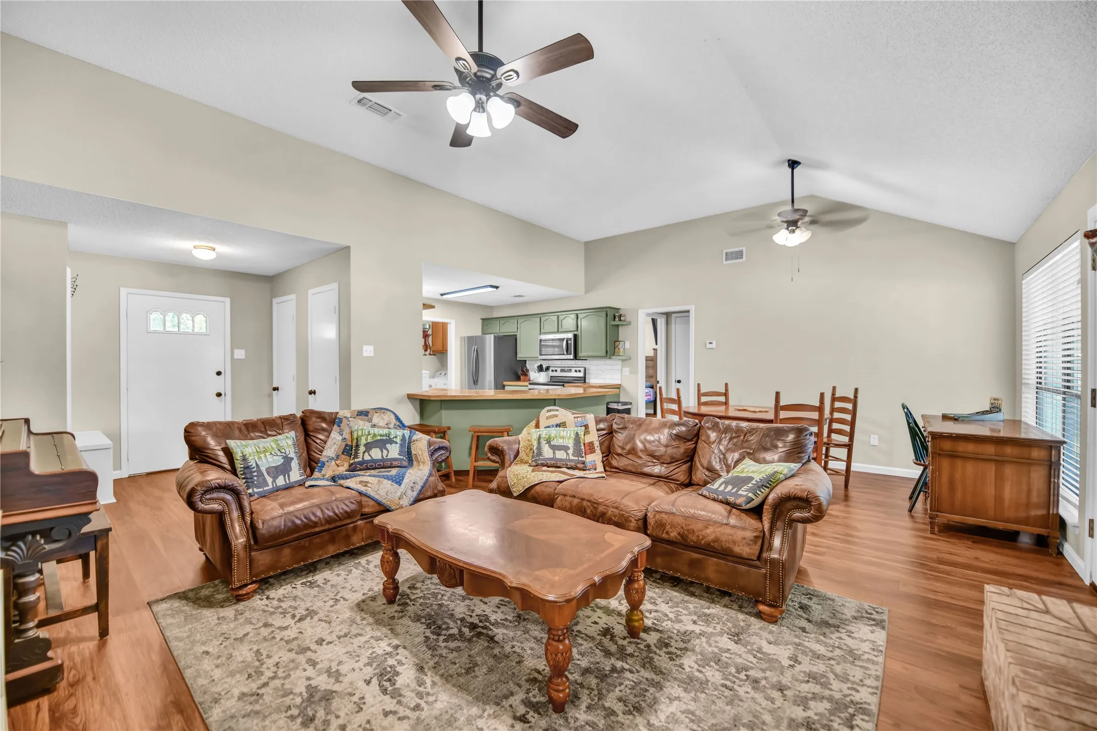 Single Family Residence For Sale in Parker County , 118 Sanchez Creek Court, Weatherford, Texas 76088, 3 Bedroom, 2 Bathroom, 2 Garage spaces, 1,413 Sqft, built in 1988, mls#21325870, Real Estate Agent in Weatherford, Homes For Sale in Parker county, Homes For Sale in Weatherford, Realtor in Weatherford Texas, Real Estate Brokerage Independent Realty Texas, Luminita Cordes Realtor
