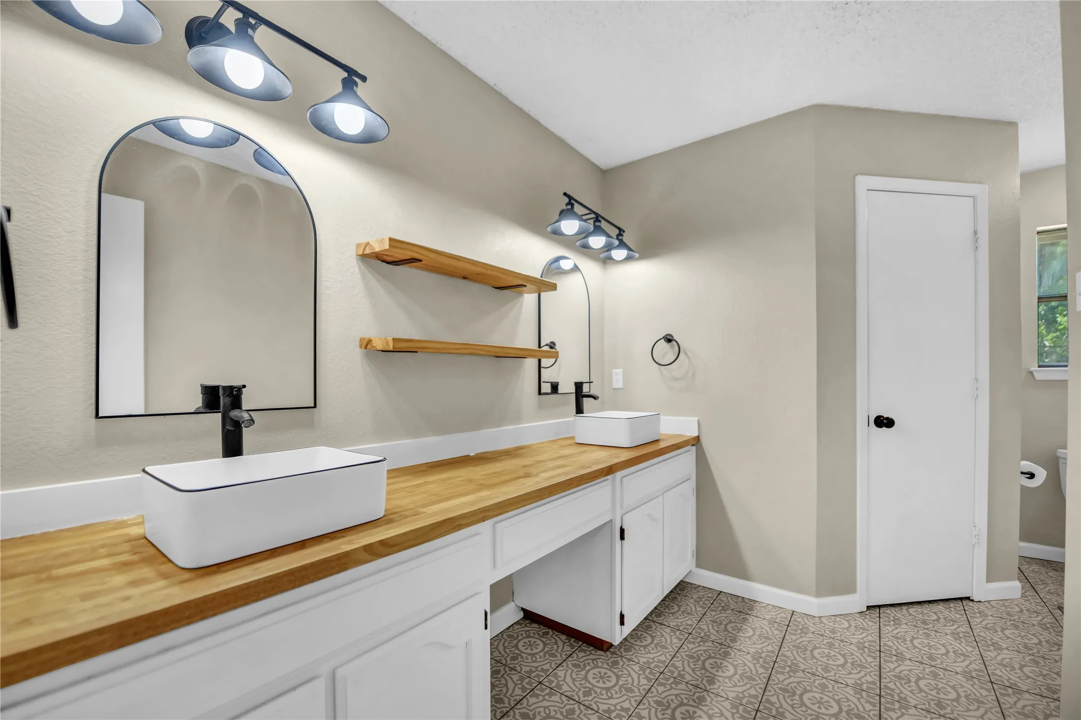 Single Family Residence For Sale in Parker County , 118 Sanchez Creek Court, Weatherford, Texas 76088, 3 Bedroom, 2 Bathroom, 2 Garage spaces, 1,413 Sqft, built in 1988, mls#21325870, Real Estate Agent in Weatherford, Homes For Sale in Parker county, Homes For Sale in Weatherford, Realtor in Weatherford Texas, Real Estate Brokerage Independent Realty Texas, Luminita Cordes Realtor