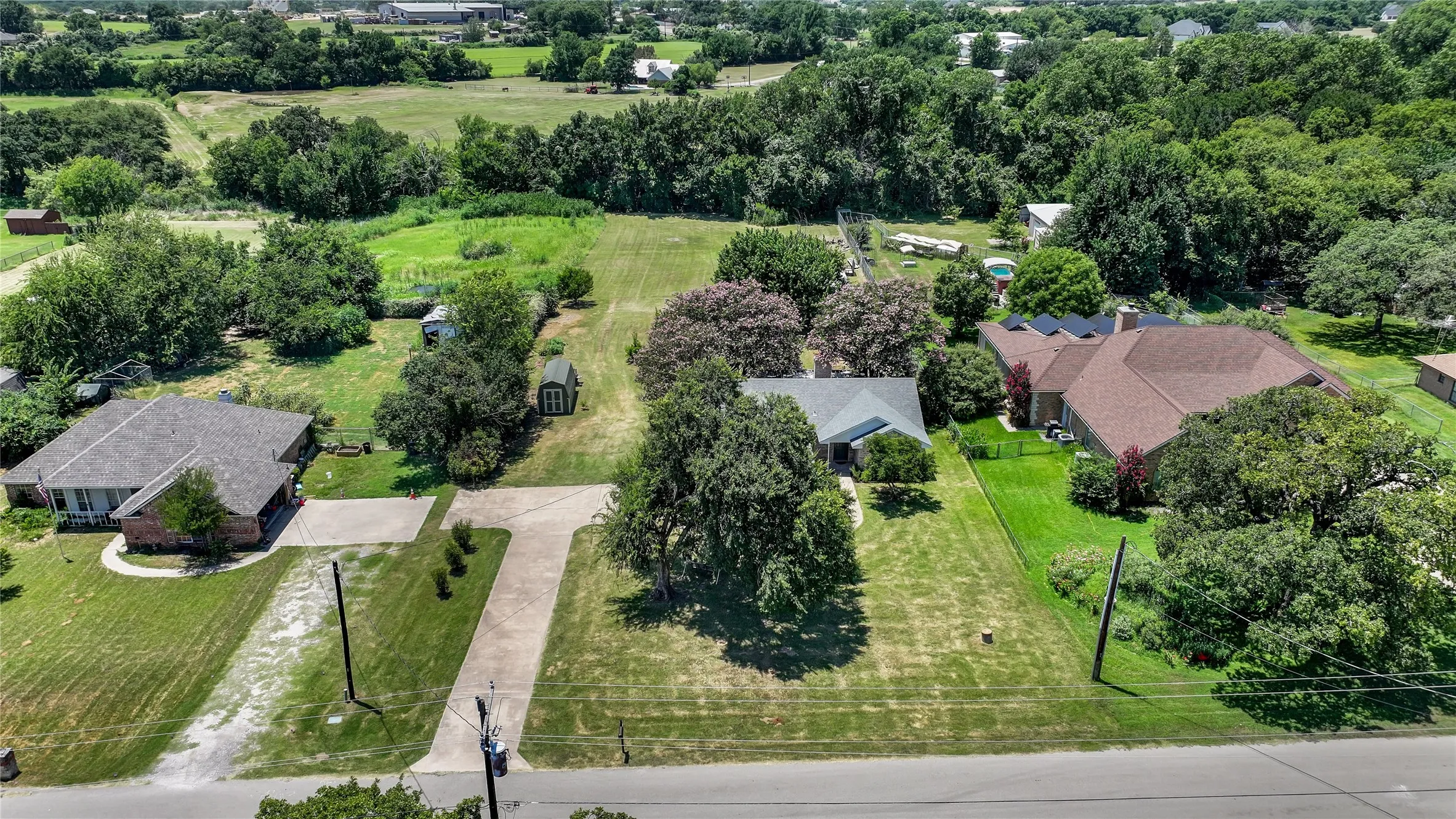 Single Family Residence For Sale in Parker County , 118 Sanchez Creek Court, Weatherford, Texas 76088, 3 Bedroom, 2 Bathroom, 2 Garage spaces, 1,413 Sqft, built in 1988, mls#21325870, Real Estate Agent in Weatherford, Homes For Sale in Parker county, Homes For Sale in Weatherford, Realtor in Weatherford Texas, Real Estate Brokerage Independent Realty Texas, Luminita Cordes Realtor