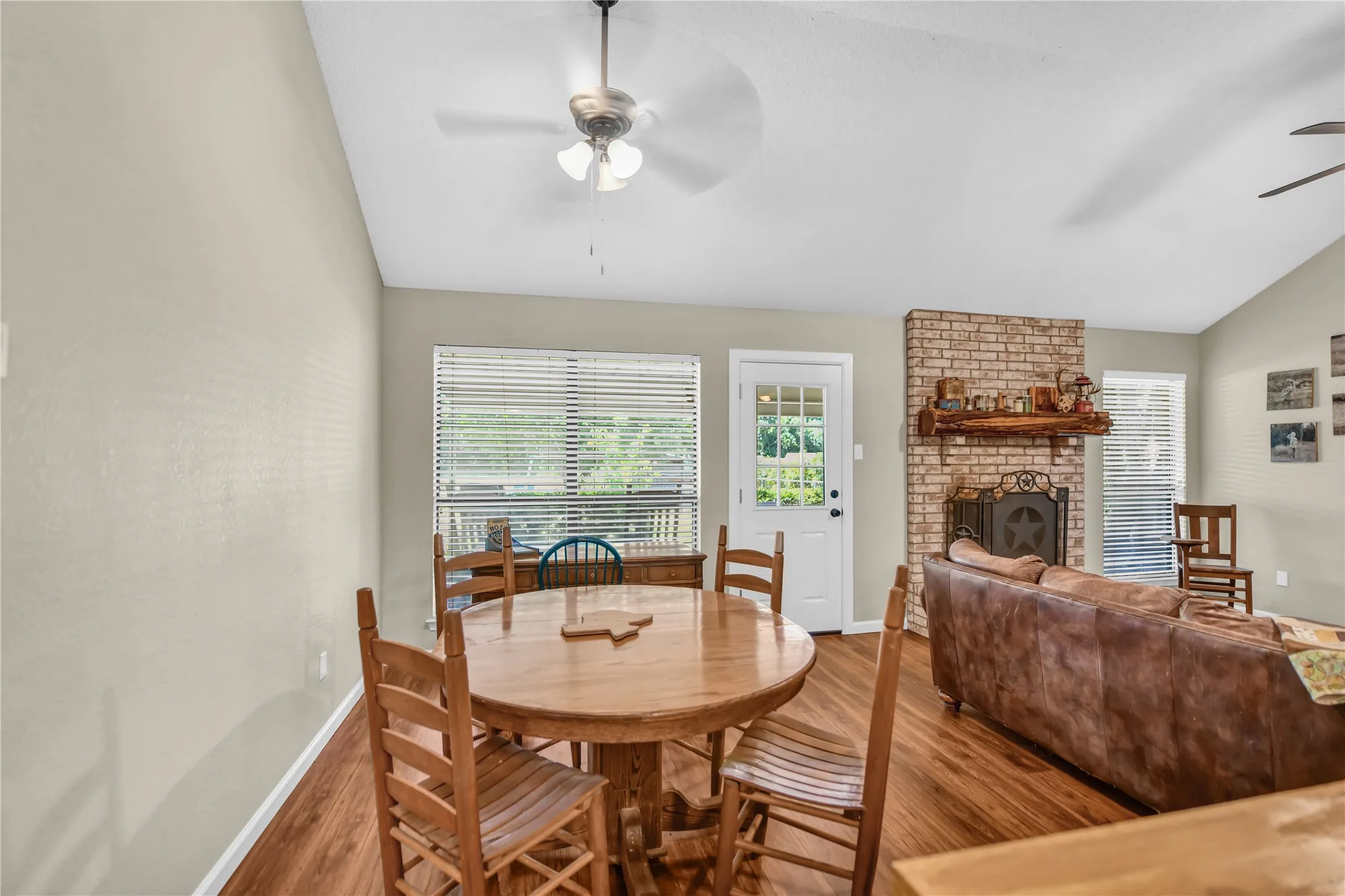 Single Family Residence For Sale in Parker County , 118 Sanchez Creek Court, Weatherford, Texas 76088, 3 Bedroom, 2 Bathroom, 2 Garage spaces, 1,413 Sqft, built in 1988, mls#21325870, Real Estate Agent in Weatherford, Homes For Sale in Parker county, Homes For Sale in Weatherford, Realtor in Weatherford Texas, Real Estate Brokerage Independent Realty Texas, Luminita Cordes Realtor