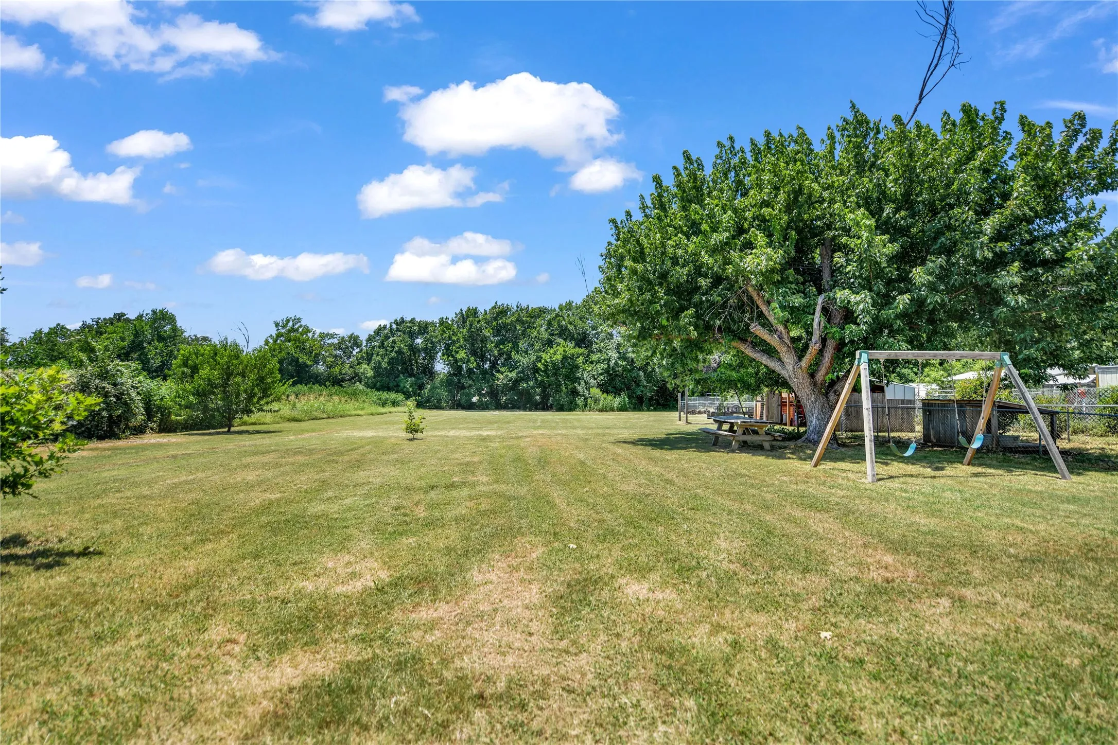 Single Family Residence For Sale in Parker County , 118 Sanchez Creek Court, Weatherford, Texas 76088, 3 Bedroom, 2 Bathroom, 2 Garage spaces, 1,413 Sqft, built in 1988, mls#21325870, Real Estate Agent in Weatherford, Homes For Sale in Parker county, Homes For Sale in Weatherford, Realtor in Weatherford Texas, Real Estate Brokerage Independent Realty Texas, Luminita Cordes Realtor