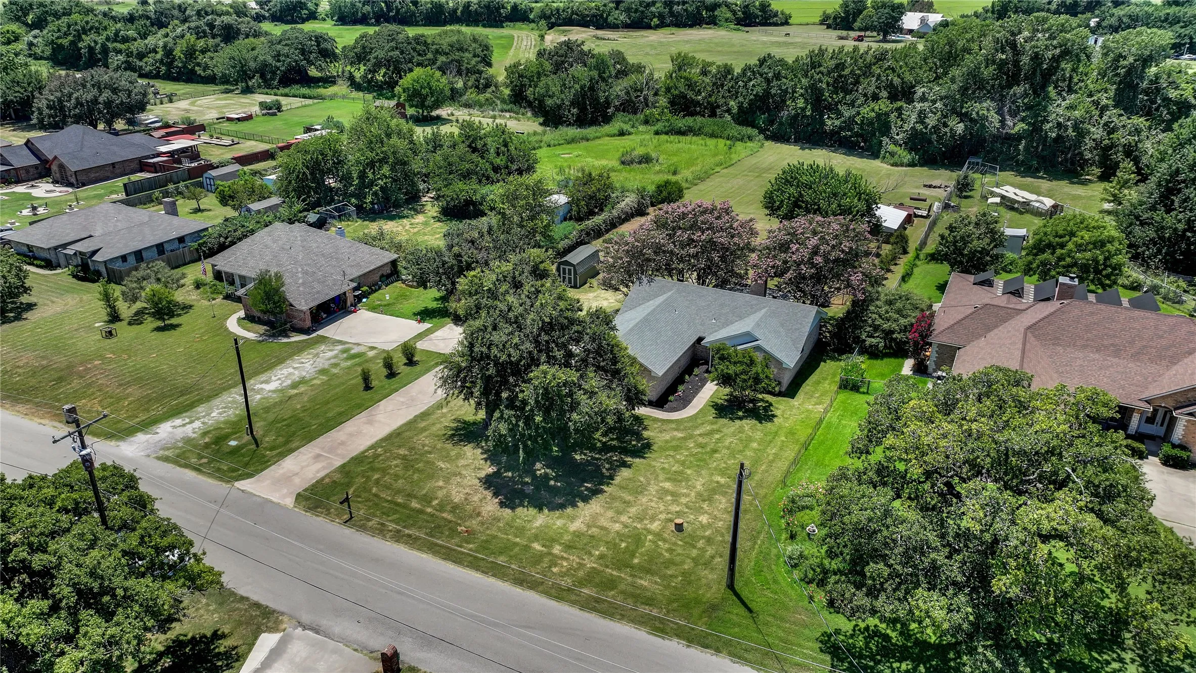 Single Family Residence For Sale in Parker County , 118 Sanchez Creek Court, Weatherford, Texas 76088, 3 Bedroom, 2 Bathroom, 2 Garage spaces, 1,413 Sqft, built in 1988, mls#21325870, Real Estate Agent in Weatherford, Homes For Sale in Parker county, Homes For Sale in Weatherford, Realtor in Weatherford Texas, Real Estate Brokerage Independent Realty Texas, Luminita Cordes Realtor