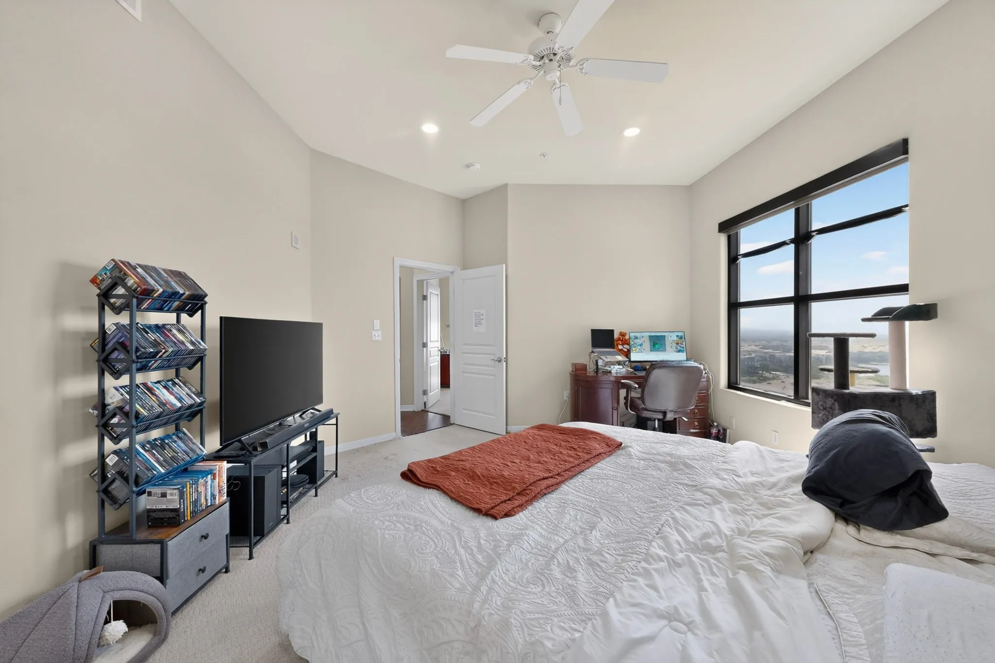 Condominium For Sale in Dallas County , 330 Las Colinas Boulevard E 1304, Irving, Texas 75039, 3 Bedroom, 2 Bathroom, 2 Garage spaces, 1,711 Sqft, built in 2001, mls#21325896, Real Estate Agent in Irving, Homes For Sale in Dallas county, Homes For Sale in Irving, Realtor in Irving Texas, Real Estate Brokerage Independent Realty Texas, Luminita Cordes Realtor
