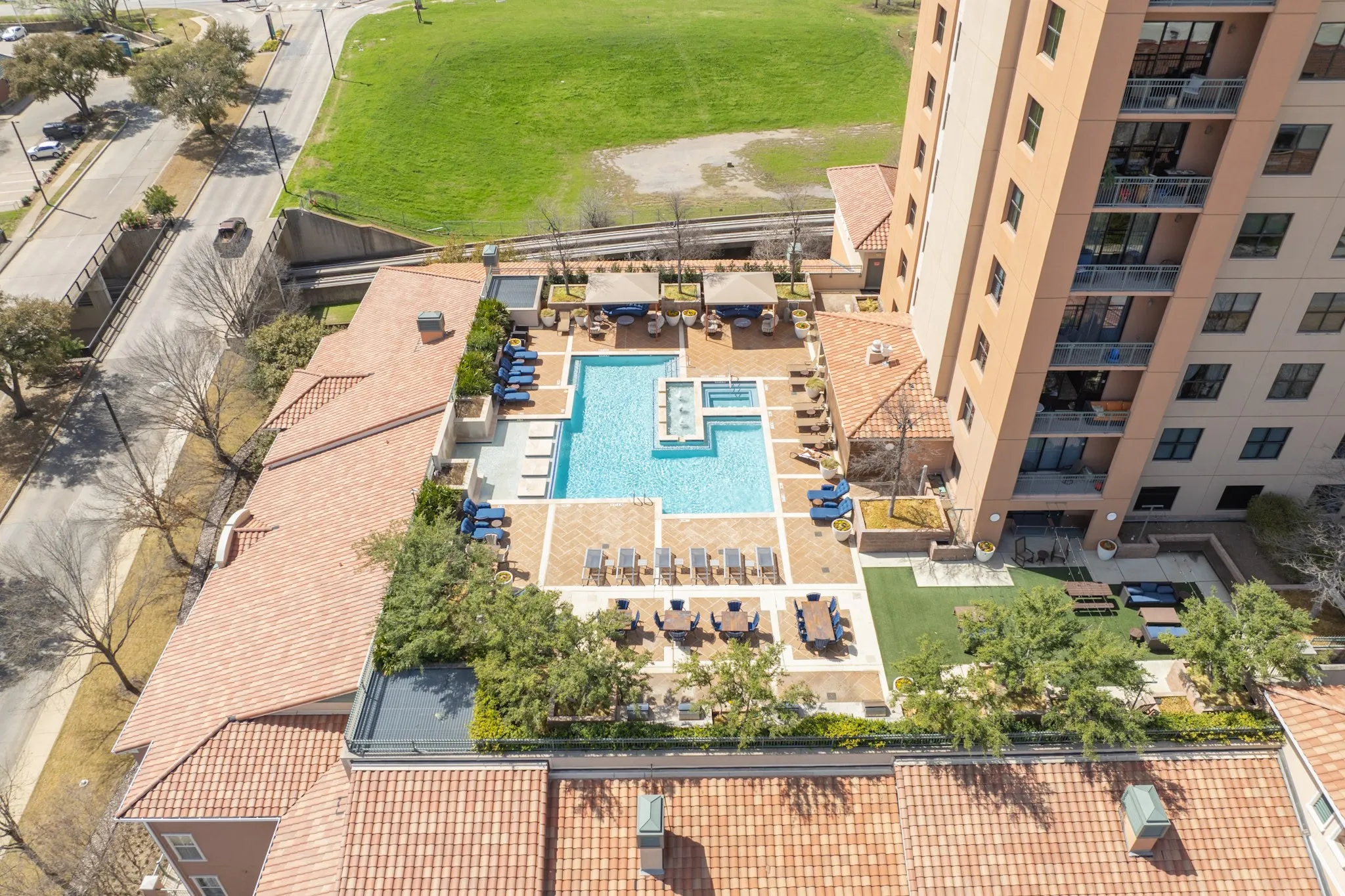 Condominium For Sale in Dallas County , 330 Las Colinas Boulevard E 1304, Irving, Texas 75039, 3 Bedroom, 2 Bathroom, 2 Garage spaces, 1,711 Sqft, built in 2001, mls#21325896, Real Estate Agent in Irving, Homes For Sale in Dallas county, Homes For Sale in Irving, Realtor in Irving Texas, Real Estate Brokerage Independent Realty Texas, Luminita Cordes Realtor