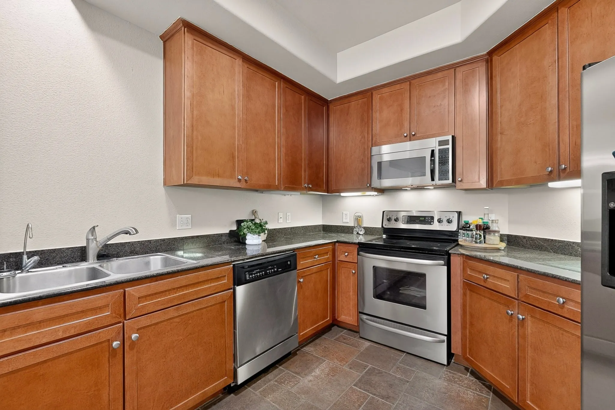Condominium For Sale in Dallas County , 330 Las Colinas Boulevard E 1304, Irving, Texas 75039, 3 Bedroom, 2 Bathroom, 2 Garage spaces, 1,711 Sqft, built in 2001, mls#21325896, Real Estate Agent in Irving, Homes For Sale in Dallas county, Homes For Sale in Irving, Realtor in Irving Texas, Real Estate Brokerage Independent Realty Texas, Luminita Cordes Realtor