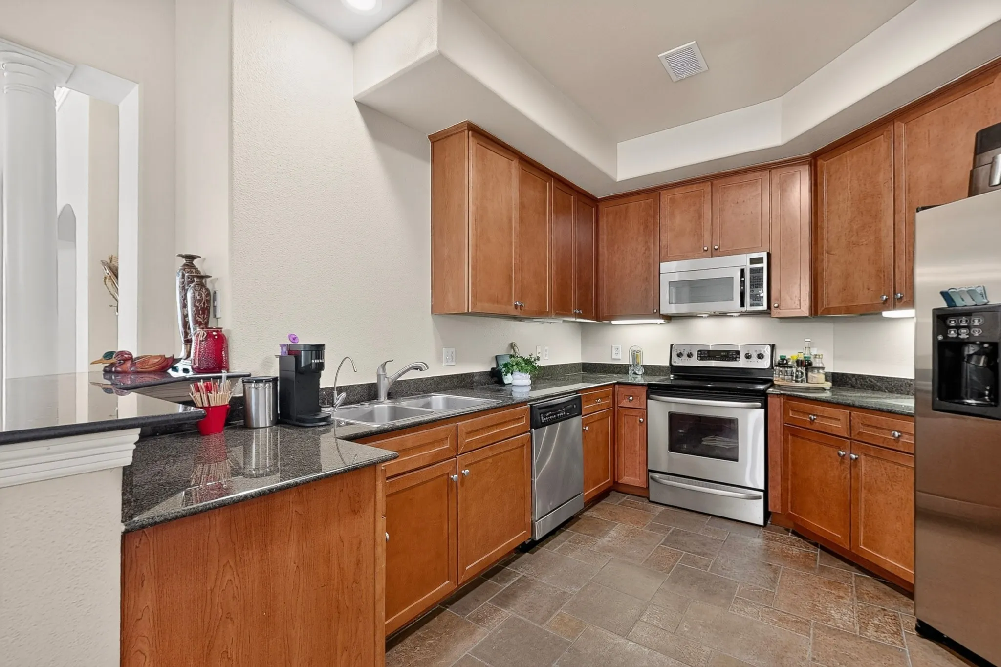 Condominium For Sale in Dallas County , 330 Las Colinas Boulevard E 1304, Irving, Texas 75039, 3 Bedroom, 2 Bathroom, 2 Garage spaces, 1,711 Sqft, built in 2001, mls#21325896, Real Estate Agent in Irving, Homes For Sale in Dallas county, Homes For Sale in Irving, Realtor in Irving Texas, Real Estate Brokerage Independent Realty Texas, Luminita Cordes Realtor