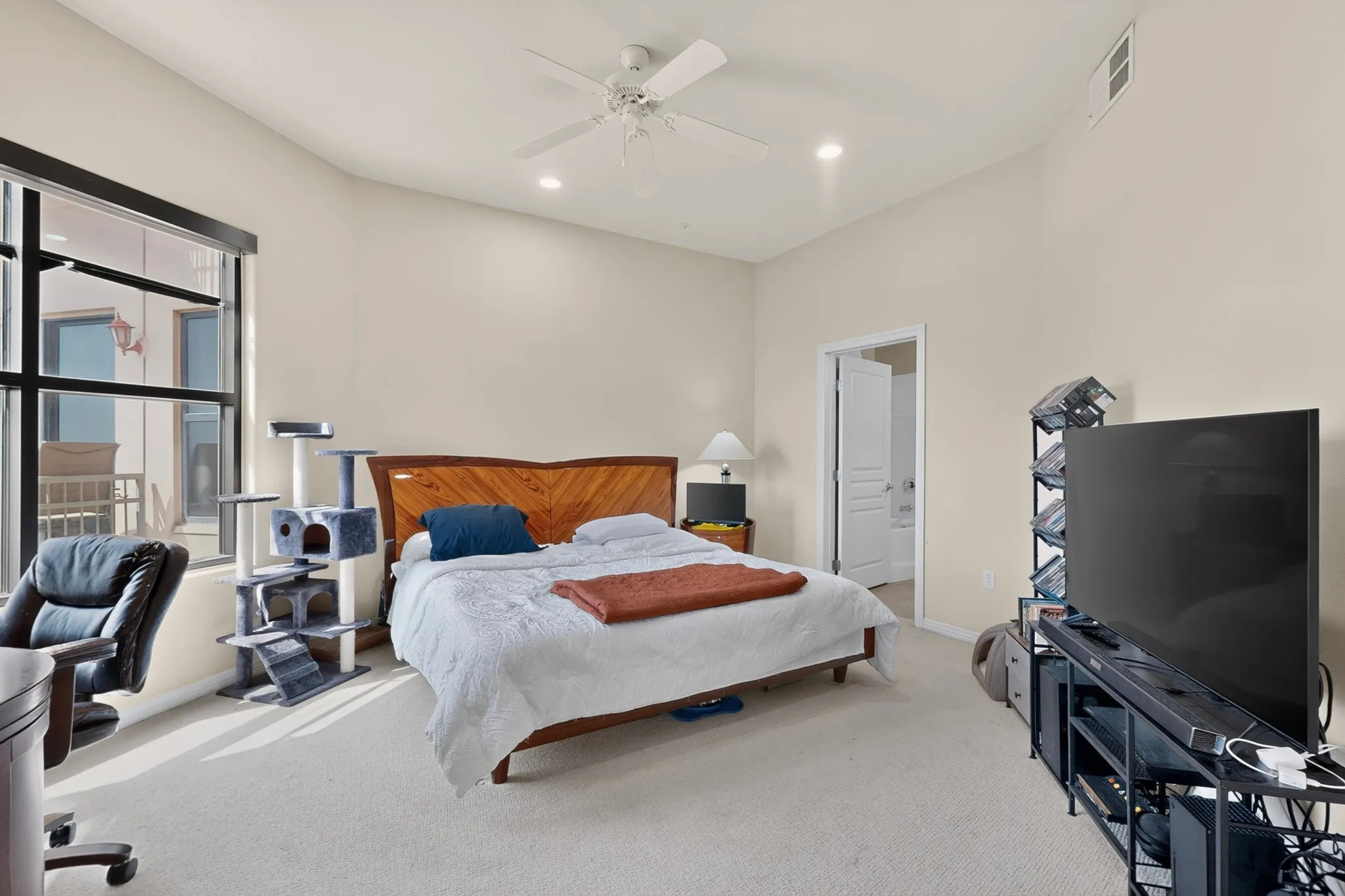Condominium For Sale in Dallas County , 330 Las Colinas Boulevard E 1304, Irving, Texas 75039, 3 Bedroom, 2 Bathroom, 2 Garage spaces, 1,711 Sqft, built in 2001, mls#21325896, Real Estate Agent in Irving, Homes For Sale in Dallas county, Homes For Sale in Irving, Realtor in Irving Texas, Real Estate Brokerage Independent Realty Texas, Luminita Cordes Realtor