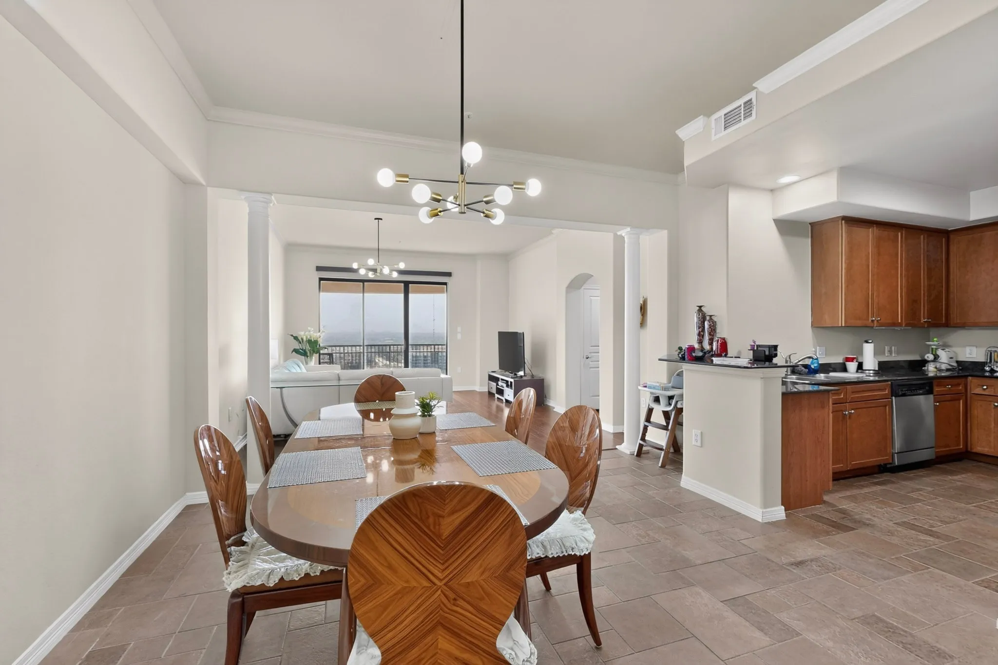 Condominium For Sale in Dallas County , 330 Las Colinas Boulevard E 1304, Irving, Texas 75039, 3 Bedroom, 2 Bathroom, 2 Garage spaces, 1,711 Sqft, built in 2001, mls#21325896, Real Estate Agent in Irving, Homes For Sale in Dallas county, Homes For Sale in Irving, Realtor in Irving Texas, Real Estate Brokerage Independent Realty Texas, Luminita Cordes Realtor
