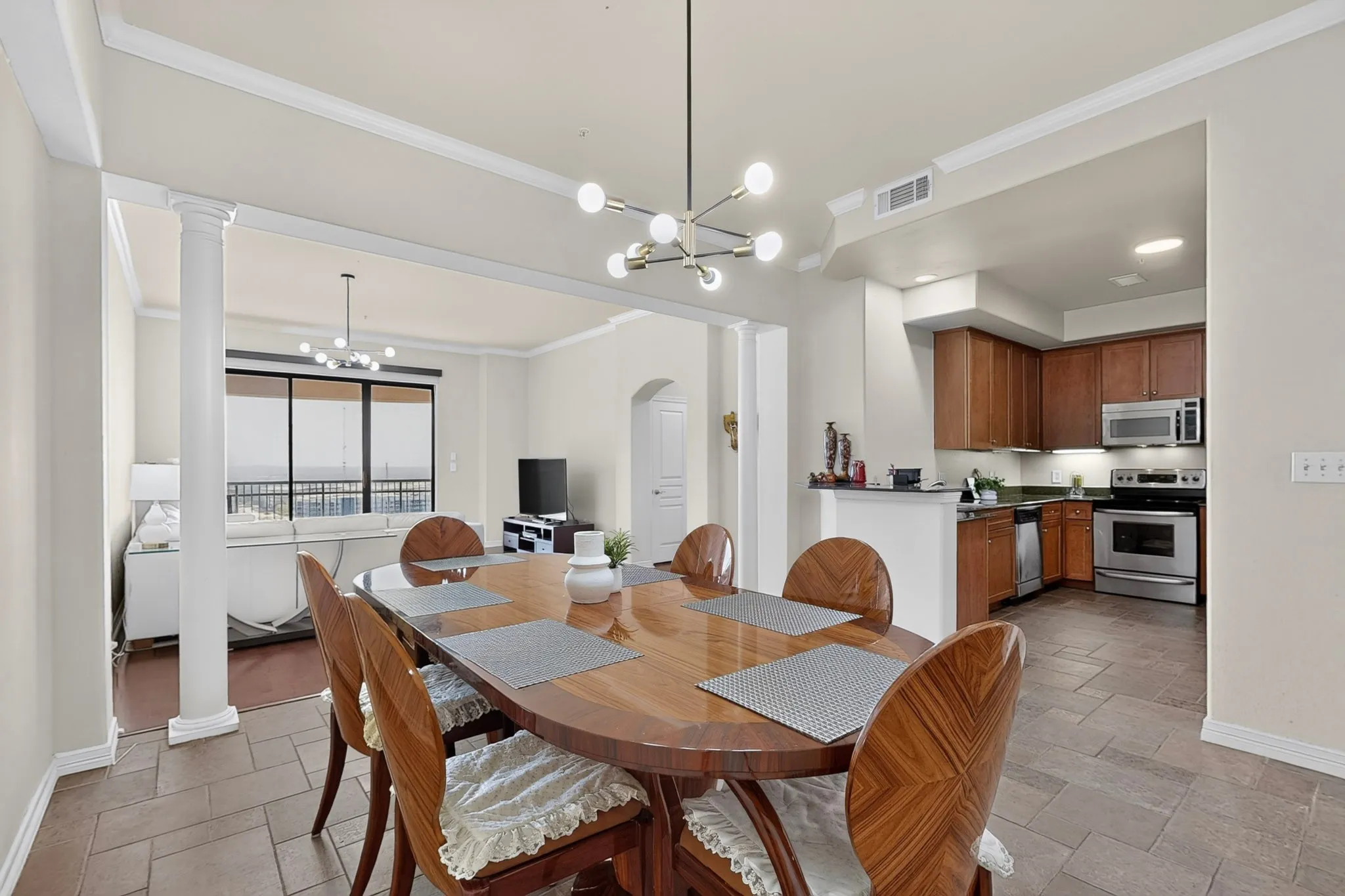Condominium For Sale in Dallas County , 330 Las Colinas Boulevard E 1304, Irving, Texas 75039, 3 Bedroom, 2 Bathroom, 2 Garage spaces, 1,711 Sqft, built in 2001, mls#21325896, Real Estate Agent in Irving, Homes For Sale in Dallas county, Homes For Sale in Irving, Realtor in Irving Texas, Real Estate Brokerage Independent Realty Texas, Luminita Cordes Realtor