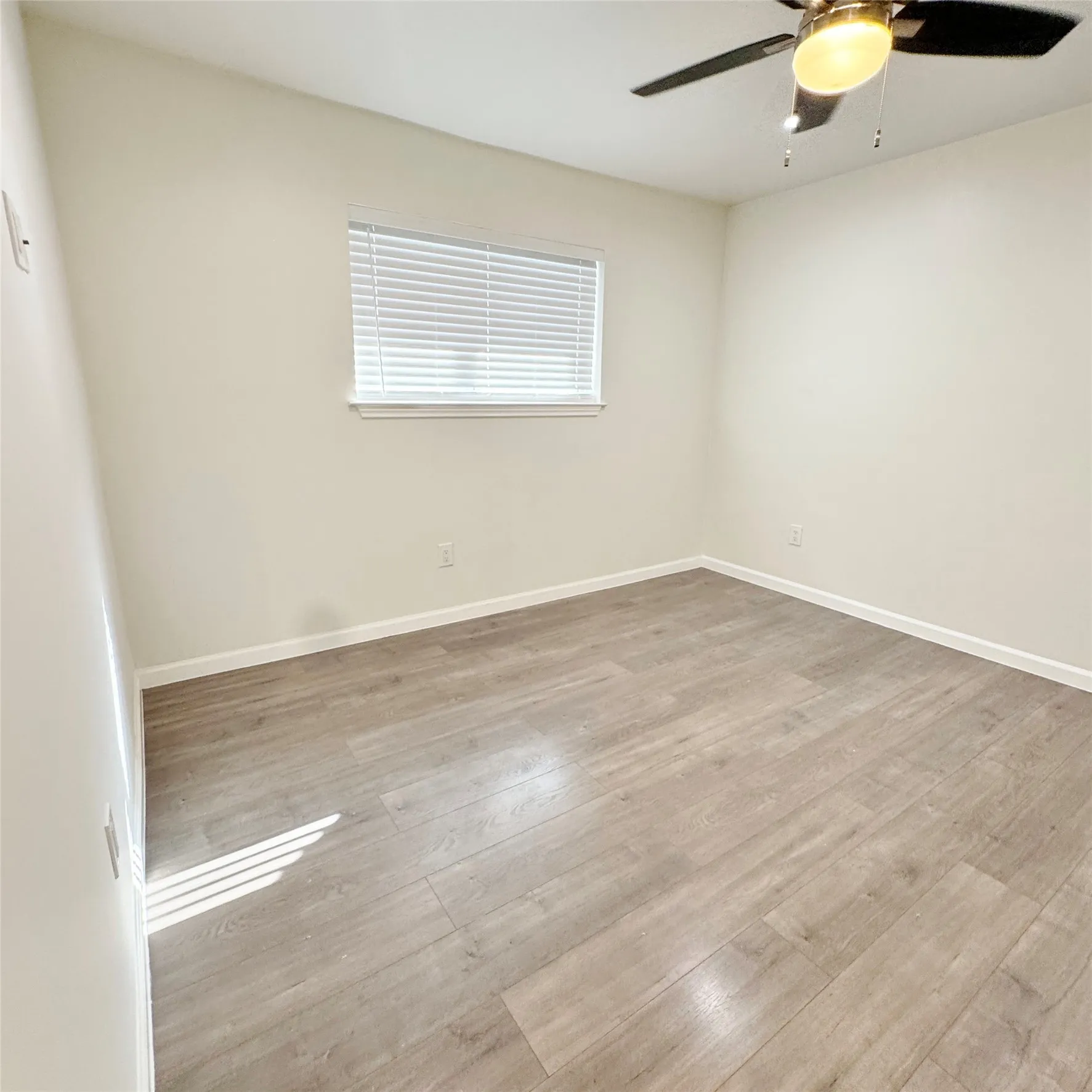 Apartment For Rent in Dallas County , 5010 San Jacinto Street 201, Dallas, Texas 75206, 1 Bedroom, 1 Bathroom, Garage spaces, 650 Sqft, built in 1959, mls#21326422, Real Estate Agent in Dallas, Homes For Rent in Dallas county, Homes For Rent in Dallas, Realtor in Dallas Texas, Real Estate Brokerage Independent Realty Texas, Luminita Cordes Realtor