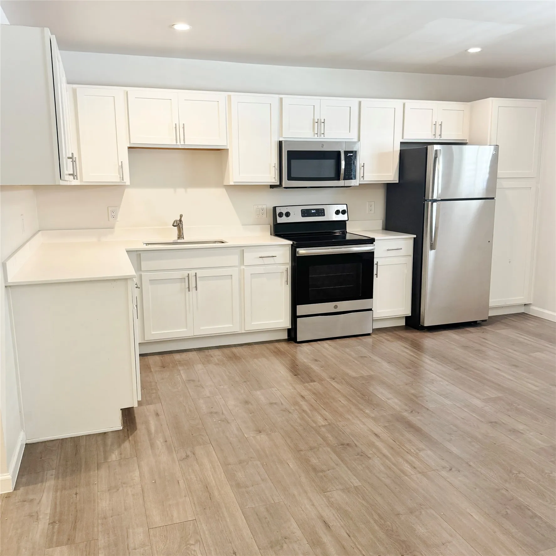 Apartment For Rent in Dallas County , 5010 San Jacinto Street 201, Dallas, Texas 75206, 1 Bedroom, 1 Bathroom, Garage spaces, 650 Sqft, built in 1959, mls#21326422, Real Estate Agent in Dallas, Homes For Rent in Dallas county, Homes For Rent in Dallas, Realtor in Dallas Texas, Real Estate Brokerage Independent Realty Texas, Luminita Cordes Realtor