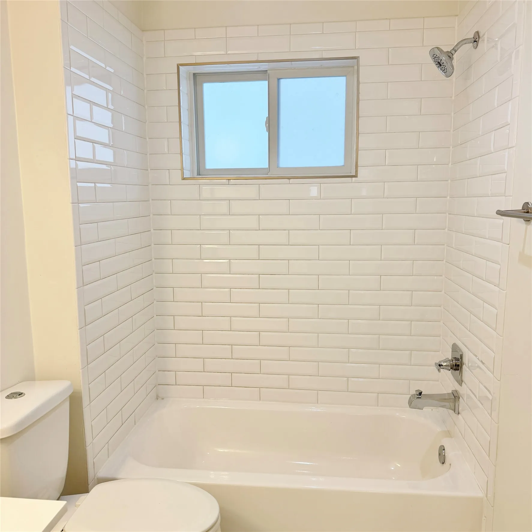 Apartment For Rent in Dallas County , 5010 San Jacinto Street 201, Dallas, Texas 75206, 1 Bedroom, 1 Bathroom, Garage spaces, 650 Sqft, built in 1959, mls#21326422, Real Estate Agent in Dallas, Homes For Rent in Dallas county, Homes For Rent in Dallas, Realtor in Dallas Texas, Real Estate Brokerage Independent Realty Texas, Luminita Cordes Realtor
