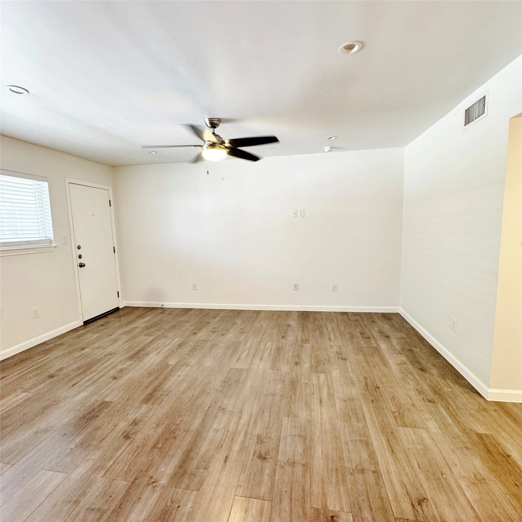 Apartment For Rent in Dallas County , 5010 San Jacinto Street 201, Dallas, Texas 75206, 1 Bedroom, 1 Bathroom, Garage spaces, 650 Sqft, built in 1959, mls#21326422, Real Estate Agent in Dallas, Homes For Rent in Dallas county, Homes For Rent in Dallas, Realtor in Dallas Texas, Real Estate Brokerage Independent Realty Texas, Luminita Cordes Realtor