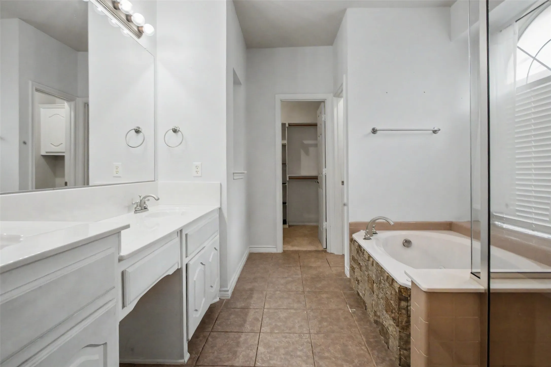 Single Family Residence For Sale in Tarrant County , 6317 Eagles Rest Drive, Fort Worth, Texas 76179, 4 Bedroom, 4 Bathroom, 2 Garage spaces, 3,835 Sqft, built in 2006, mls#21316670, Real Estate Agent in Fort Worth, Homes For Sale in Tarrant county, Homes For Sale in Fort Worth, Realtor in Fort Worth Texas, Real Estate Brokerage Independent Realty Texas, Luminita Cordes Realtor