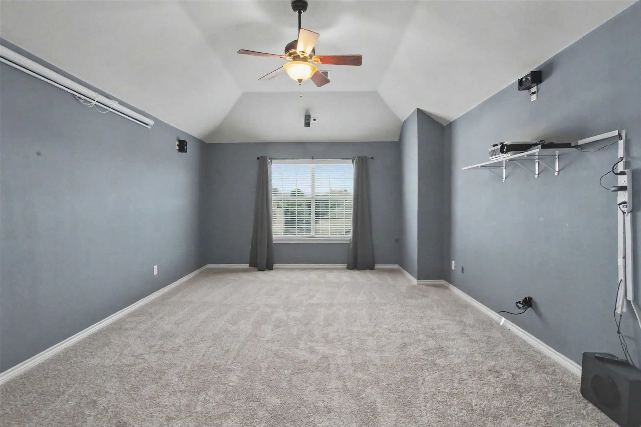 Single Family Residence For Sale in Tarrant County , 6317 Eagles Rest Drive, Fort Worth, Texas 76179, 4 Bedroom, 4 Bathroom, 2 Garage spaces, 3,835 Sqft, built in 2006, mls#21316670, Real Estate Agent in Fort Worth, Homes For Sale in Tarrant county, Homes For Sale in Fort Worth, Realtor in Fort Worth Texas, Real Estate Brokerage Independent Realty Texas, Luminita Cordes Realtor
