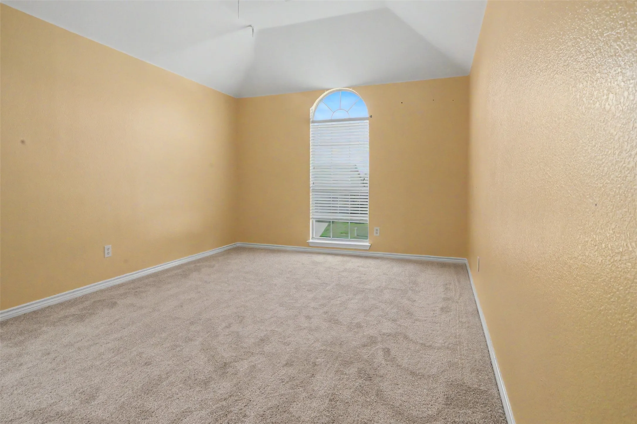 Single Family Residence For Sale in Tarrant County , 6317 Eagles Rest Drive, Fort Worth, Texas 76179, 4 Bedroom, 4 Bathroom, 2 Garage spaces, 3,835 Sqft, built in 2006, mls#21316670, Real Estate Agent in Fort Worth, Homes For Sale in Tarrant county, Homes For Sale in Fort Worth, Realtor in Fort Worth Texas, Real Estate Brokerage Independent Realty Texas, Luminita Cordes Realtor
