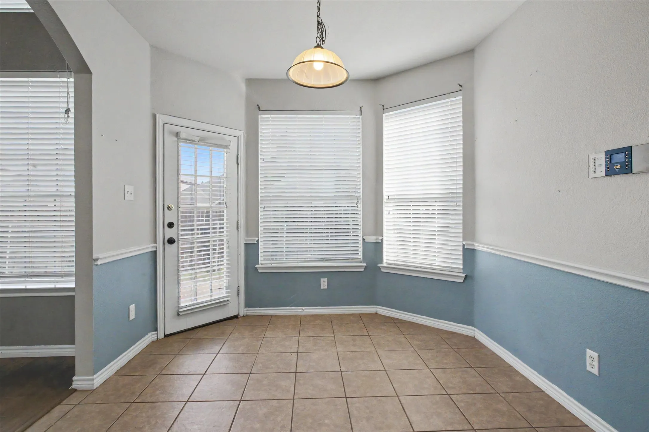 Single Family Residence For Sale in Tarrant County , 6317 Eagles Rest Drive, Fort Worth, Texas 76179, 4 Bedroom, 4 Bathroom, 2 Garage spaces, 3,835 Sqft, built in 2006, mls#21316670, Real Estate Agent in Fort Worth, Homes For Sale in Tarrant county, Homes For Sale in Fort Worth, Realtor in Fort Worth Texas, Real Estate Brokerage Independent Realty Texas, Luminita Cordes Realtor