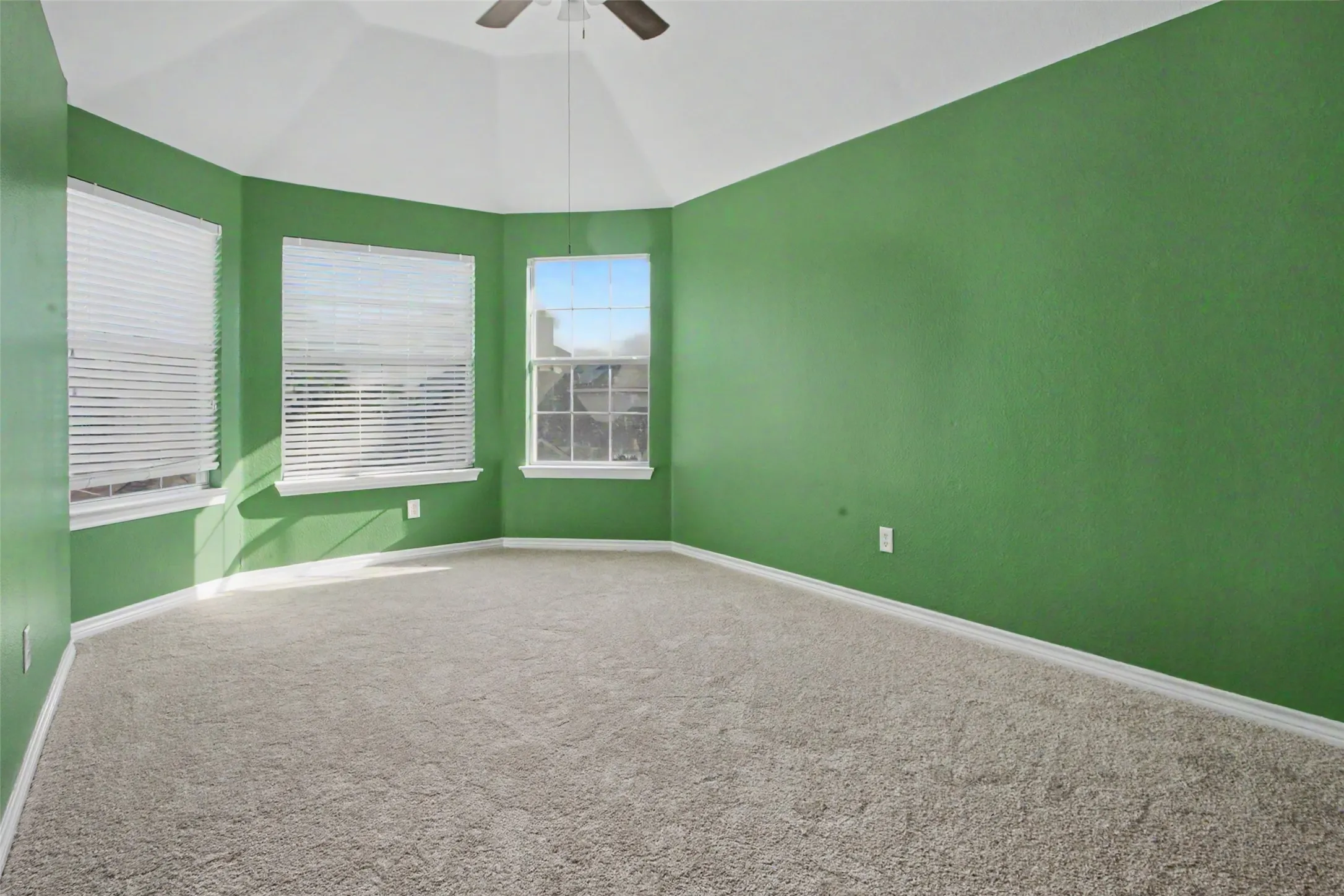 Single Family Residence For Sale in Tarrant County , 6317 Eagles Rest Drive, Fort Worth, Texas 76179, 4 Bedroom, 4 Bathroom, 2 Garage spaces, 3,835 Sqft, built in 2006, mls#21316670, Real Estate Agent in Fort Worth, Homes For Sale in Tarrant county, Homes For Sale in Fort Worth, Realtor in Fort Worth Texas, Real Estate Brokerage Independent Realty Texas, Luminita Cordes Realtor