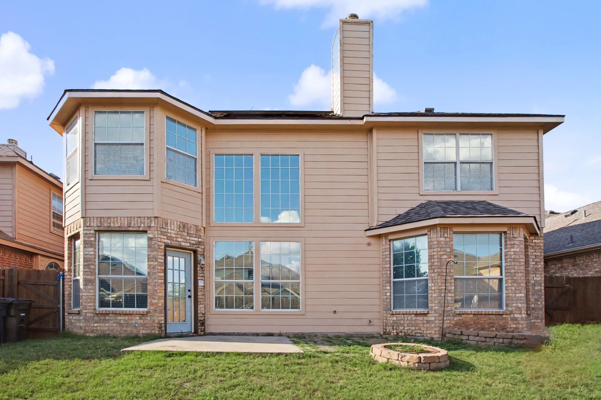 Single Family Residence For Sale in Tarrant County , 6317 Eagles Rest Drive, Fort Worth, Texas 76179, 4 Bedroom, 4 Bathroom, 2 Garage spaces, 3,835 Sqft, built in 2006, mls#21316670, Real Estate Agent in Fort Worth, Homes For Sale in Tarrant county, Homes For Sale in Fort Worth, Realtor in Fort Worth Texas, Real Estate Brokerage Independent Realty Texas, Luminita Cordes Realtor