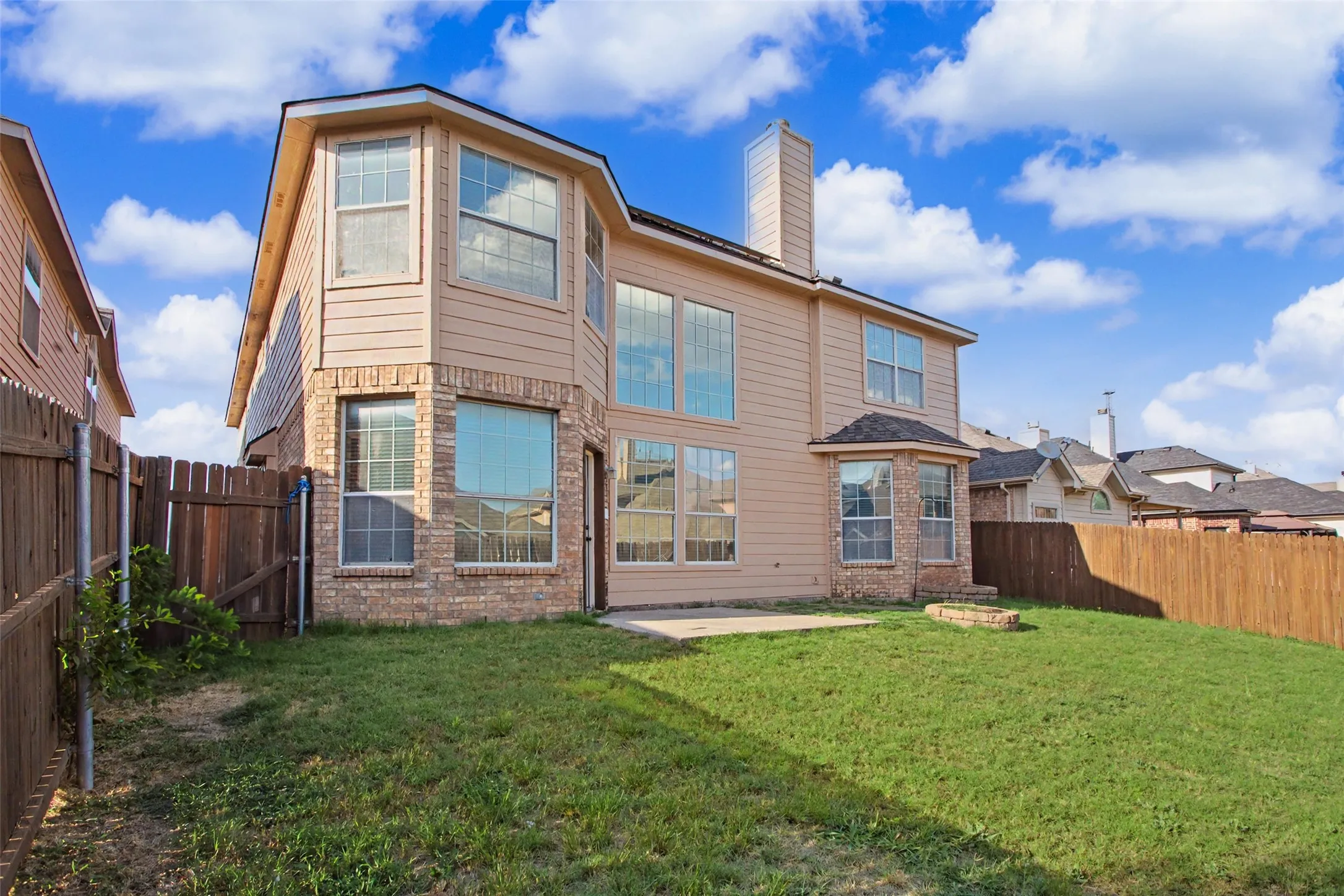 Single Family Residence For Sale in Tarrant County , 6317 Eagles Rest Drive, Fort Worth, Texas 76179, 4 Bedroom, 4 Bathroom, 2 Garage spaces, 3,835 Sqft, built in 2006, mls#21316670, Real Estate Agent in Fort Worth, Homes For Sale in Tarrant county, Homes For Sale in Fort Worth, Realtor in Fort Worth Texas, Real Estate Brokerage Independent Realty Texas, Luminita Cordes Realtor
