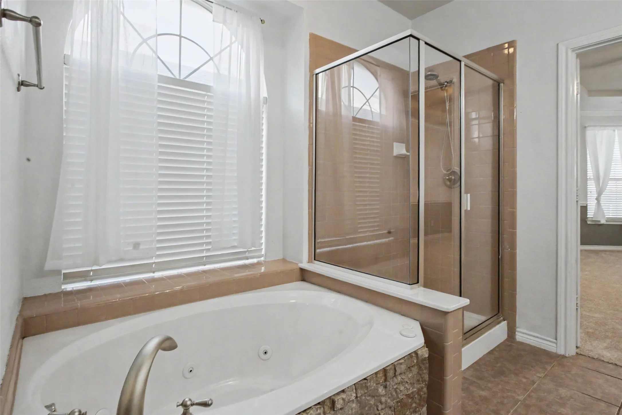 Single Family Residence For Sale in Tarrant County , 6317 Eagles Rest Drive, Fort Worth, Texas 76179, 4 Bedroom, 4 Bathroom, 2 Garage spaces, 3,835 Sqft, built in 2006, mls#21316670, Real Estate Agent in Fort Worth, Homes For Sale in Tarrant county, Homes For Sale in Fort Worth, Realtor in Fort Worth Texas, Real Estate Brokerage Independent Realty Texas, Luminita Cordes Realtor