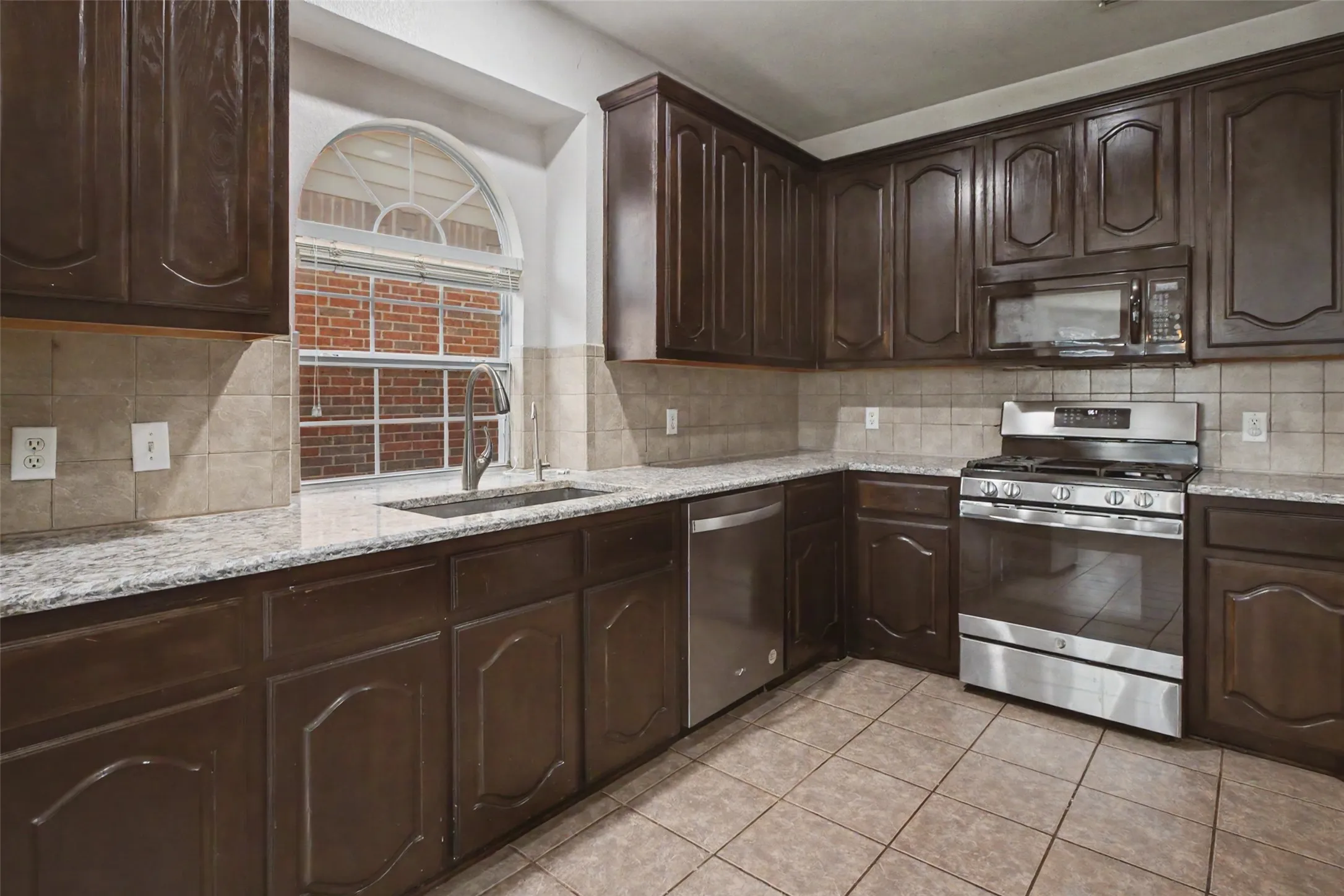 Single Family Residence For Sale in Tarrant County , 6317 Eagles Rest Drive, Fort Worth, Texas 76179, 4 Bedroom, 4 Bathroom, 2 Garage spaces, 3,835 Sqft, built in 2006, mls#21316670, Real Estate Agent in Fort Worth, Homes For Sale in Tarrant county, Homes For Sale in Fort Worth, Realtor in Fort Worth Texas, Real Estate Brokerage Independent Realty Texas, Luminita Cordes Realtor