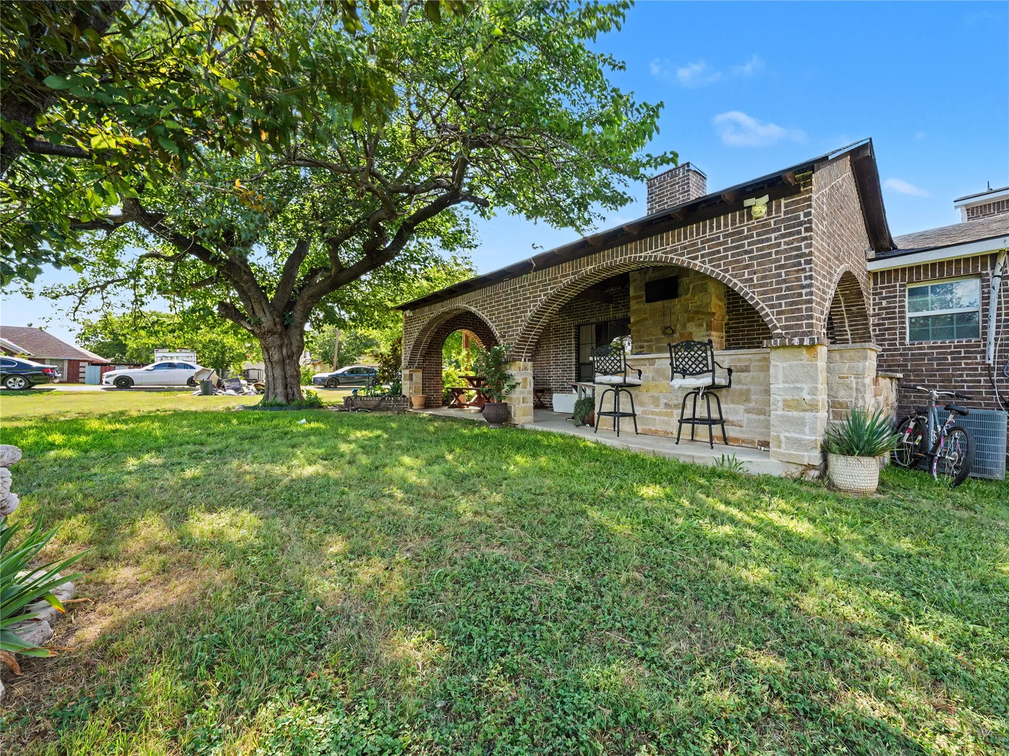 Single Family Residence For Sale in Tarrant County , 6701 Nauert Road, Forest Hill, Texas 76140, 5 Bedrooms, 3 Bathrooms, 4 Garage spaces, 4,697 Sqft, built in 1940, Price $850,000, mls#21325272, Real Estate Agent in Forest Hill, Homes For Sale in Tarrant county, Homes For Sale in Forest Hill, Realtor in Forest Hill Texas, Real Estate Brokerage Independent Realty Texas, Luminita Cordes Realtor