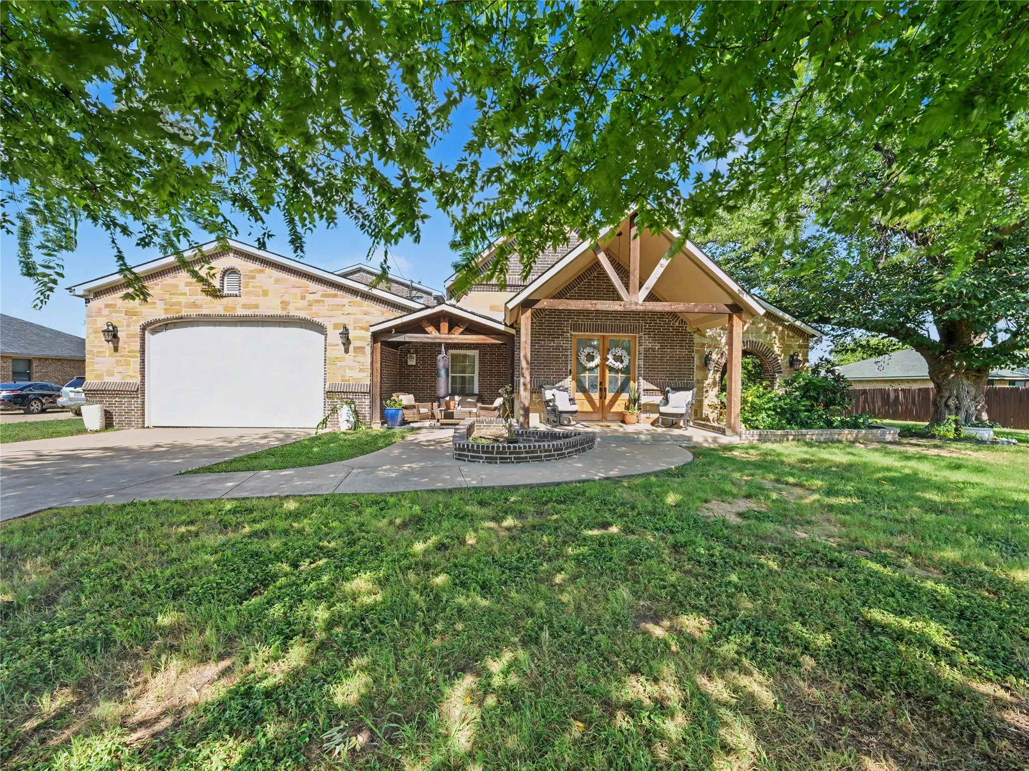 Single Family Residence For Sale in Tarrant County , 6701 Nauert Road, Forest Hill, Texas 76140, 5 Bedrooms, 3 Bathrooms, 4 Garage spaces, 4,697 Sqft, built in 1940, Price $850,000, mls#21325272, Real Estate Agent in Forest Hill, Homes For Sale in Tarrant county, Homes For Sale in Forest Hill, Realtor in Forest Hill Texas, Real Estate Brokerage Independent Realty Texas, Luminita Cordes Realtor