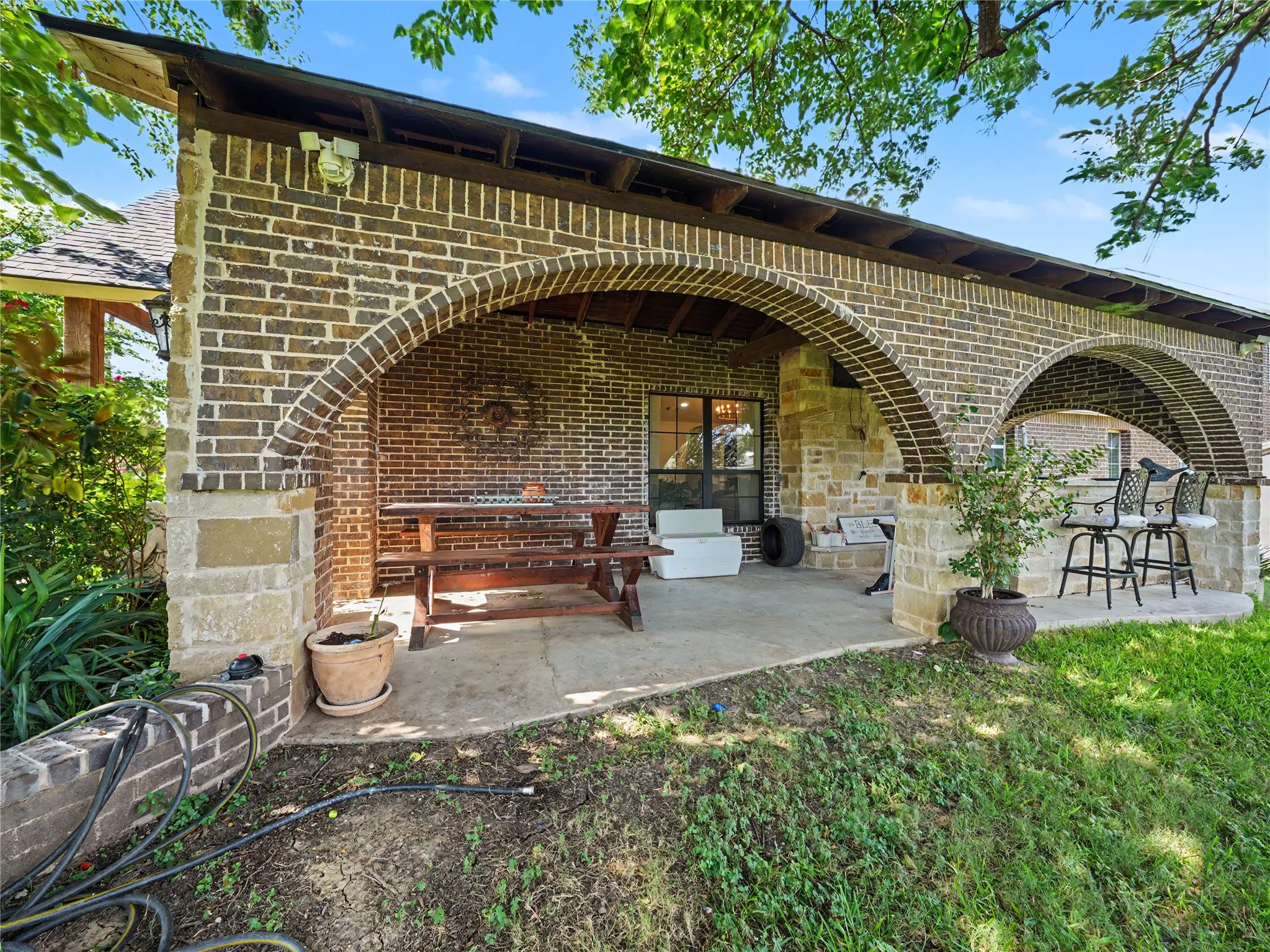 Single Family Residence For Sale in Tarrant County , 6701 Nauert Road, Forest Hill, Texas 76140, 5 Bedrooms, 3 Bathrooms, 4 Garage spaces, 4,697 Sqft, built in 1940, Price $850,000, mls#21325272, Real Estate Agent in Forest Hill, Homes For Sale in Tarrant county, Homes For Sale in Forest Hill, Realtor in Forest Hill Texas, Real Estate Brokerage Independent Realty Texas, Luminita Cordes Realtor