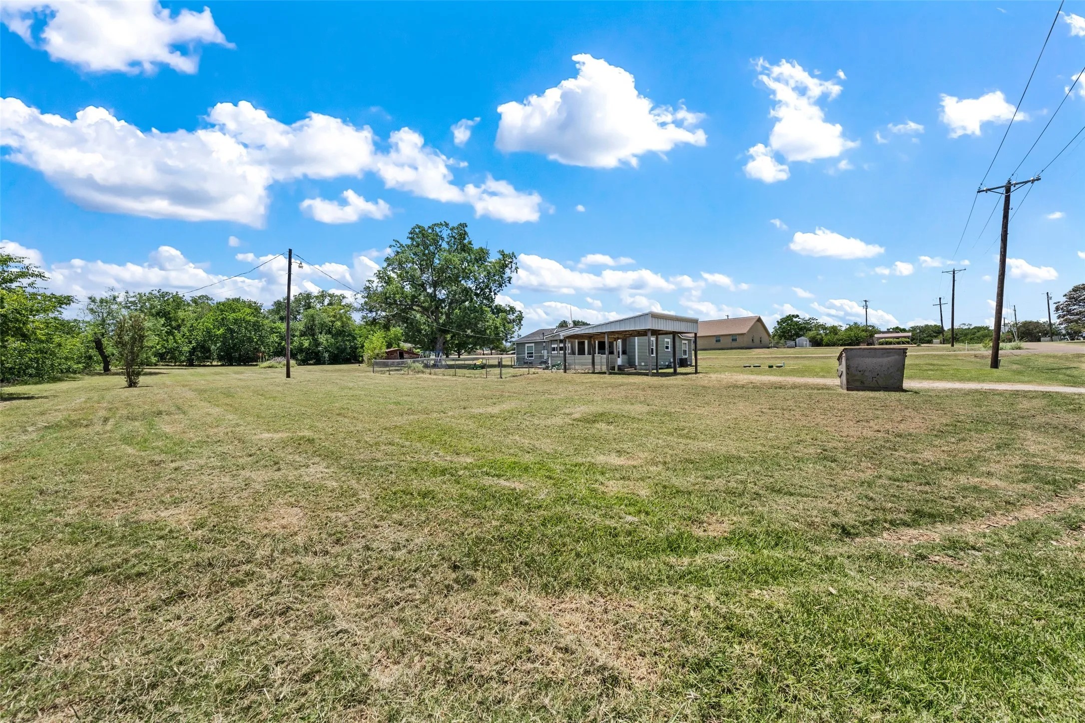 Single Family Residence For Sale in Mc Lennan County , 332 Illinois, China Spring, Texas 76633, 3 Bedroom, 2 Bathroom, Garage spaces, 1,418 Sqft, built in 1940, mls#21326408, Real Estate Agent in China Spring, Homes For Sale in Mc Lennan county, Homes For Sale in China Spring, Realtor in China Spring Texas, Real Estate Brokerage Independent Realty Texas, Luminita Cordes Realtor