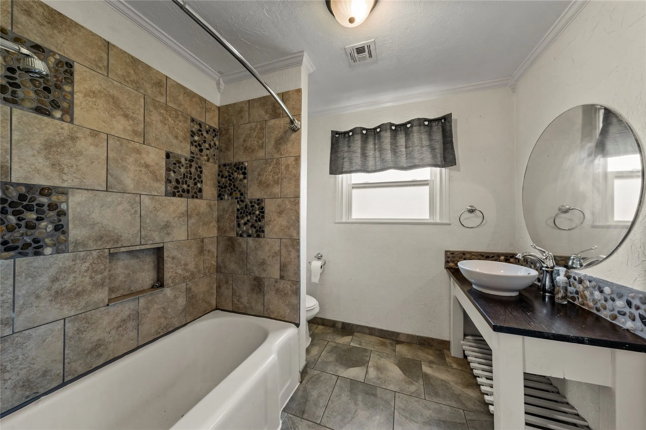 Single Family Residence For Sale in Mc Lennan County , 332 Illinois, China Spring, Texas 76633, 3 Bedroom, 2 Bathroom, Garage spaces, 1,418 Sqft, built in 1940, mls#21326408, Real Estate Agent in China Spring, Homes For Sale in Mc Lennan county, Homes For Sale in China Spring, Realtor in China Spring Texas, Real Estate Brokerage Independent Realty Texas, Luminita Cordes Realtor