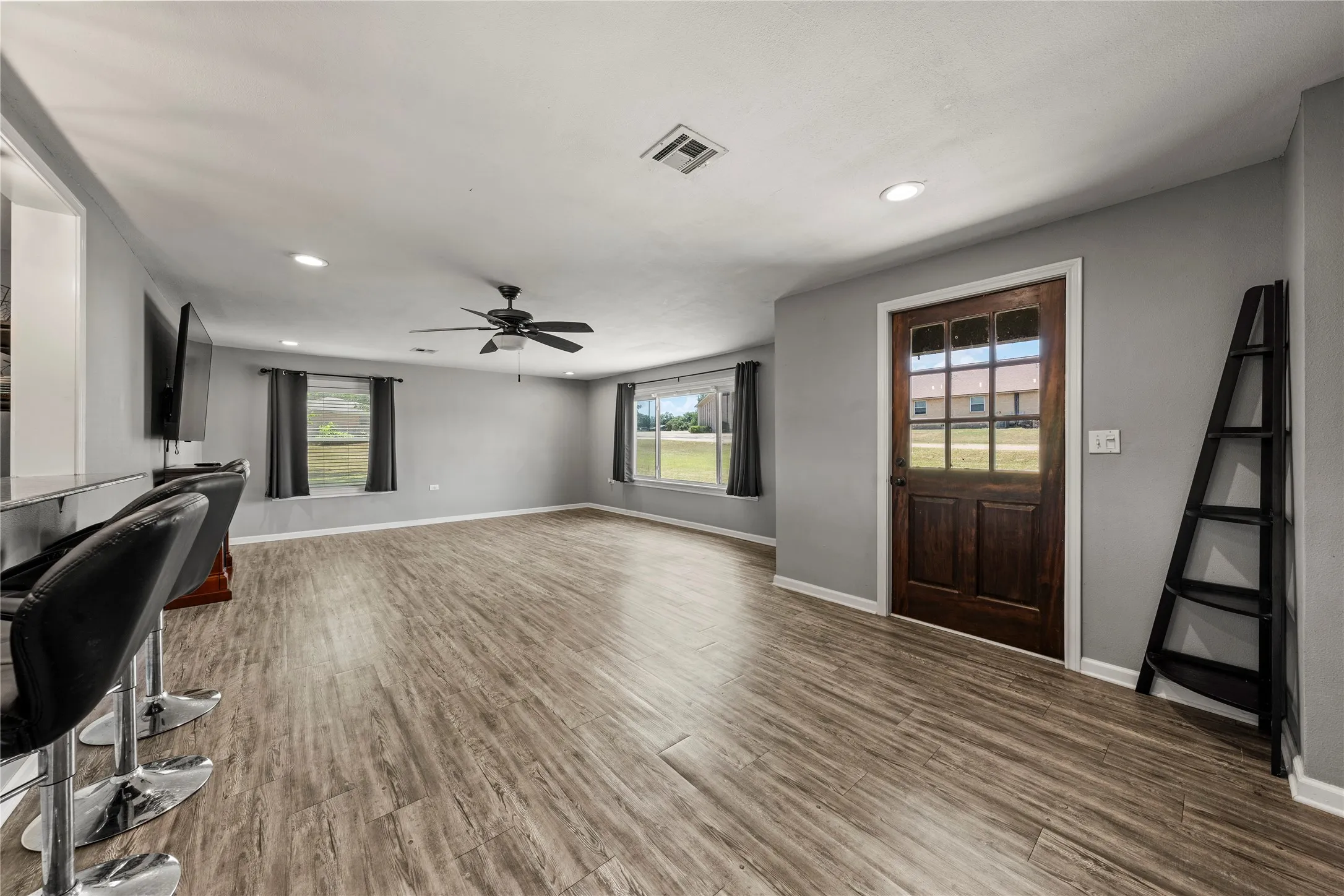 Single Family Residence For Sale in Mc Lennan County , 332 Illinois, China Spring, Texas 76633, 3 Bedroom, 2 Bathroom, Garage spaces, 1,418 Sqft, built in 1940, mls#21326408, Real Estate Agent in China Spring, Homes For Sale in Mc Lennan county, Homes For Sale in China Spring, Realtor in China Spring Texas, Real Estate Brokerage Independent Realty Texas, Luminita Cordes Realtor