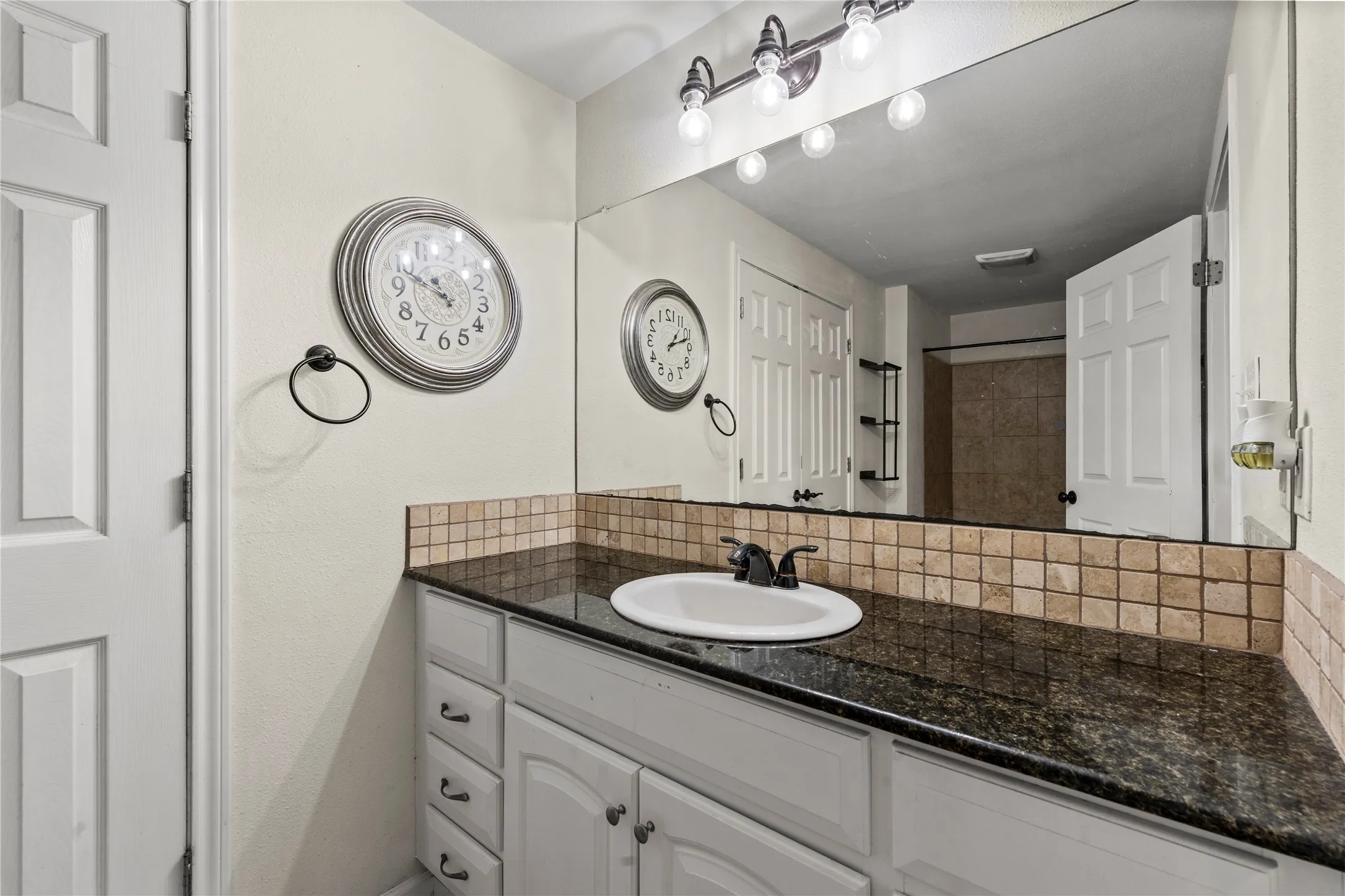 Single Family Residence For Sale in Mc Lennan County , 332 Illinois, China Spring, Texas 76633, 3 Bedroom, 2 Bathroom, Garage spaces, 1,418 Sqft, built in 1940, mls#21326408, Real Estate Agent in China Spring, Homes For Sale in Mc Lennan county, Homes For Sale in China Spring, Realtor in China Spring Texas, Real Estate Brokerage Independent Realty Texas, Luminita Cordes Realtor