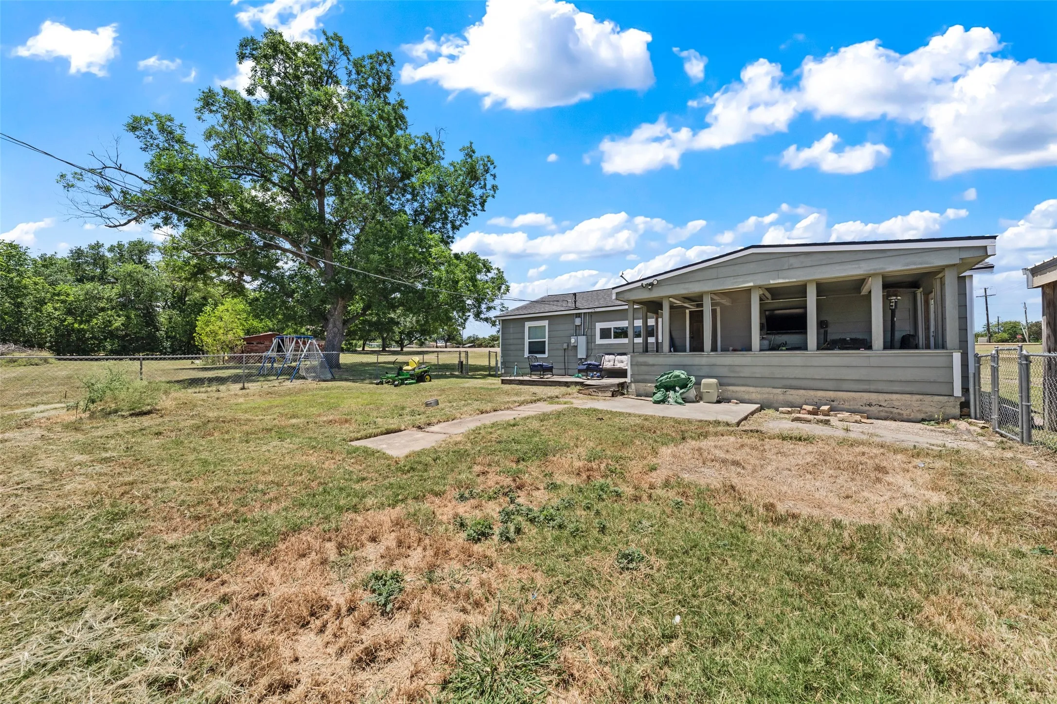 Single Family Residence For Sale in Mc Lennan County , 332 Illinois, China Spring, Texas 76633, 3 Bedroom, 2 Bathroom, Garage spaces, 1,418 Sqft, built in 1940, mls#21326408, Real Estate Agent in China Spring, Homes For Sale in Mc Lennan county, Homes For Sale in China Spring, Realtor in China Spring Texas, Real Estate Brokerage Independent Realty Texas, Luminita Cordes Realtor